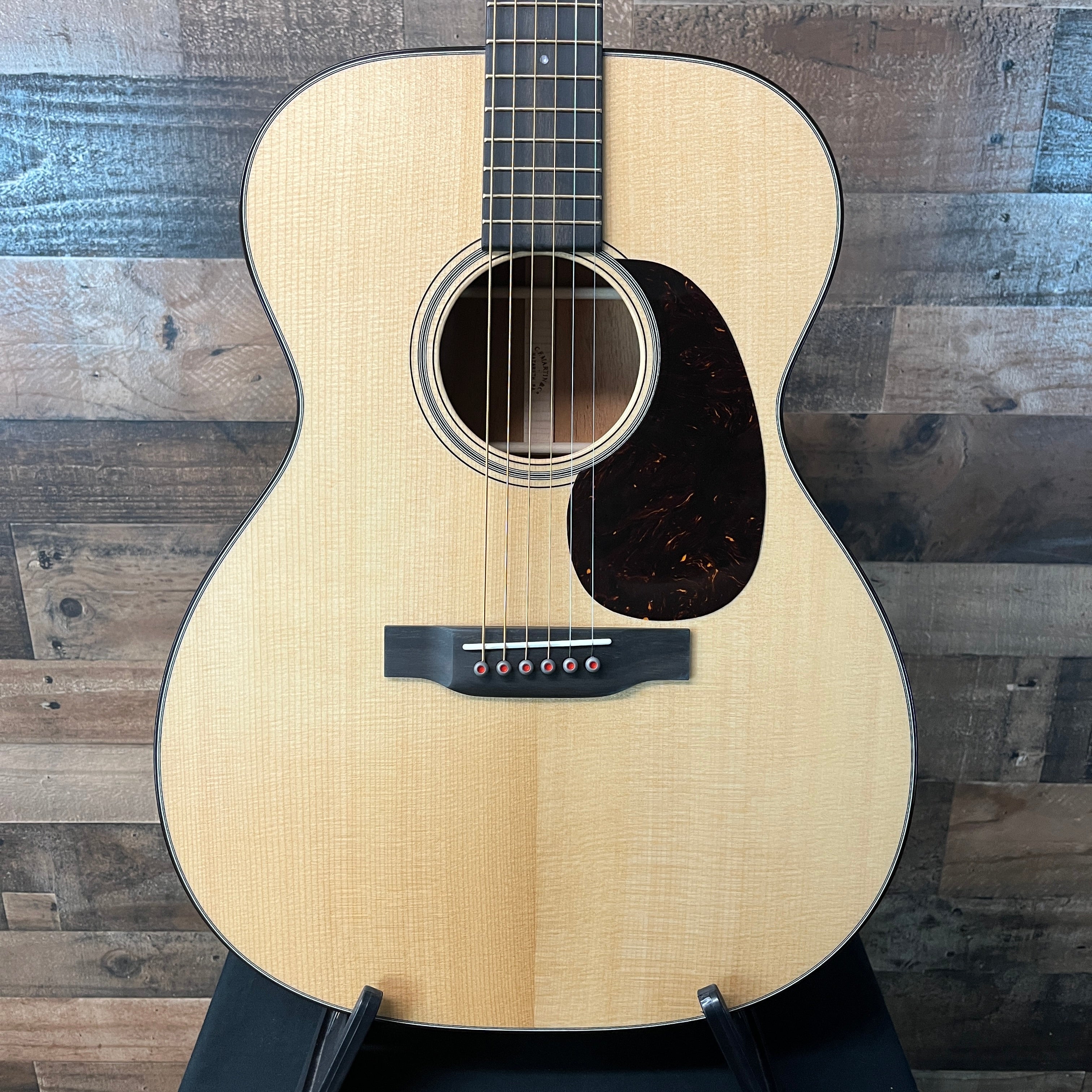 Martin 000-18, 00018 Modern Deluxe, Natural, Hardcase, 281