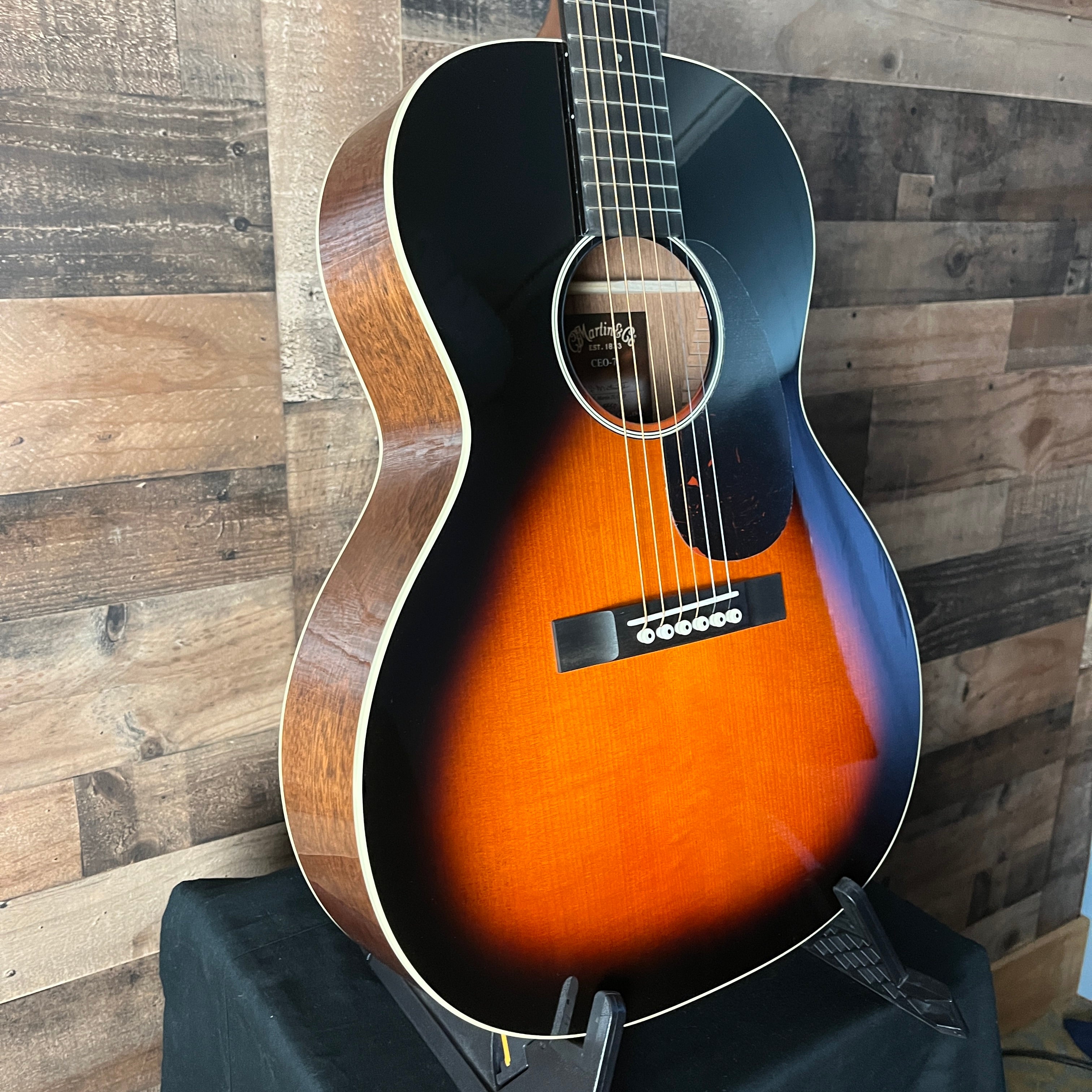 Martin CEO-7, Hard Case, Autumn Sunset Burst, 696