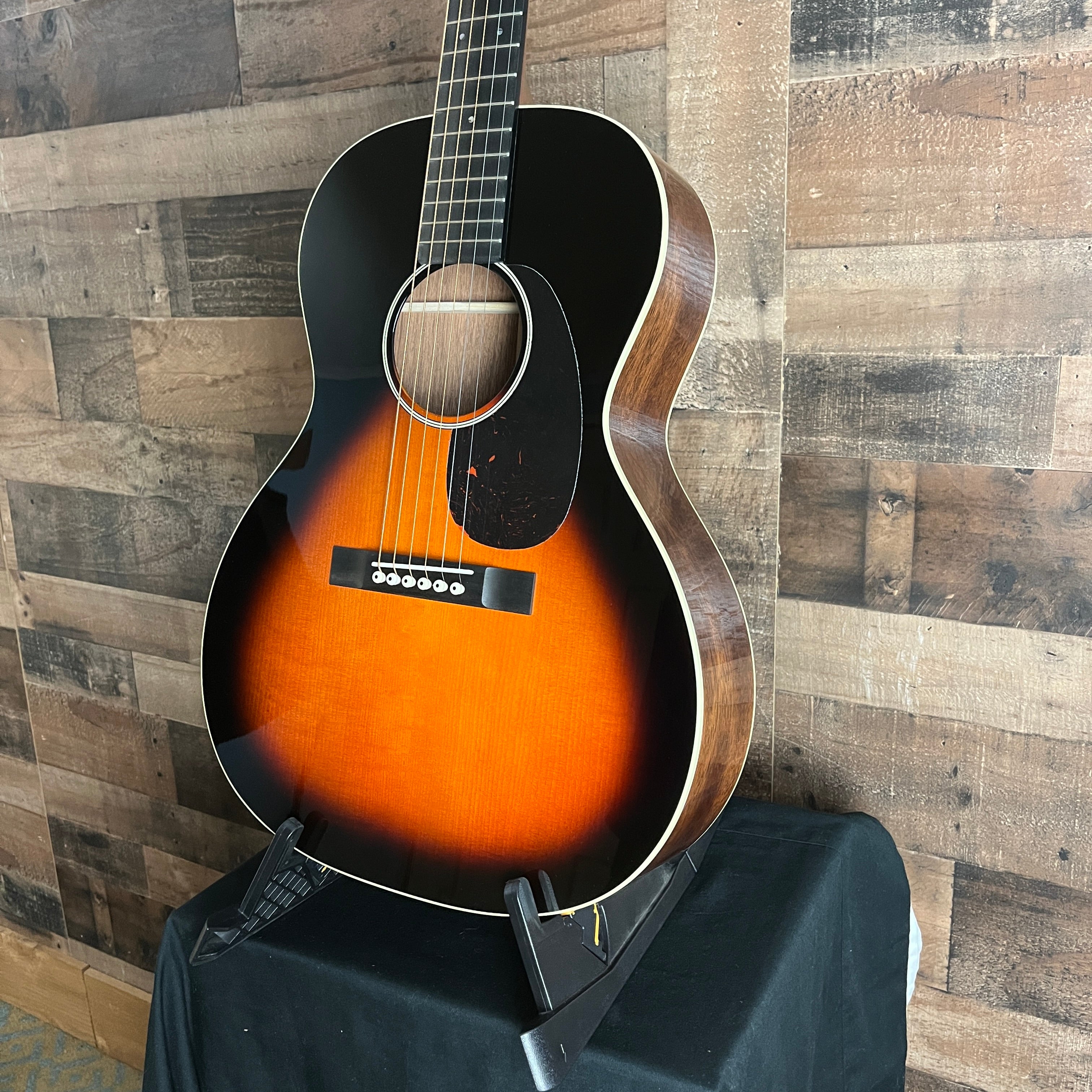 Martin CEO-7, Hard Case, Autumn Sunset Burst, 696