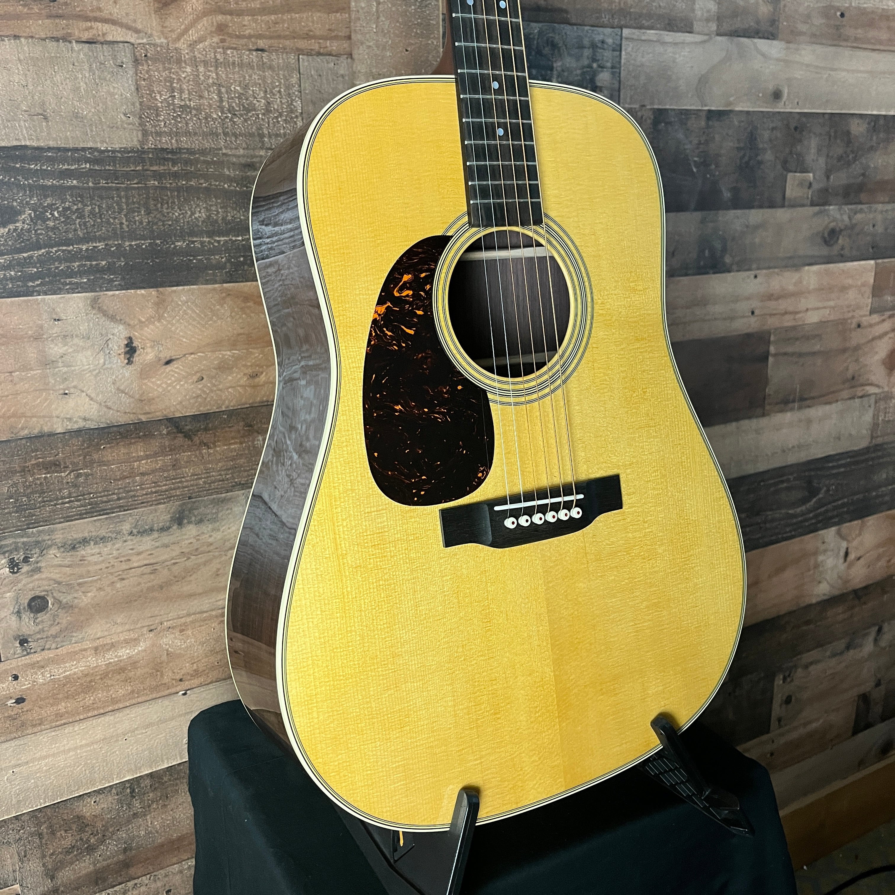 Martin D-28L D-28, Left-handed, Natural, Hardcase, 554