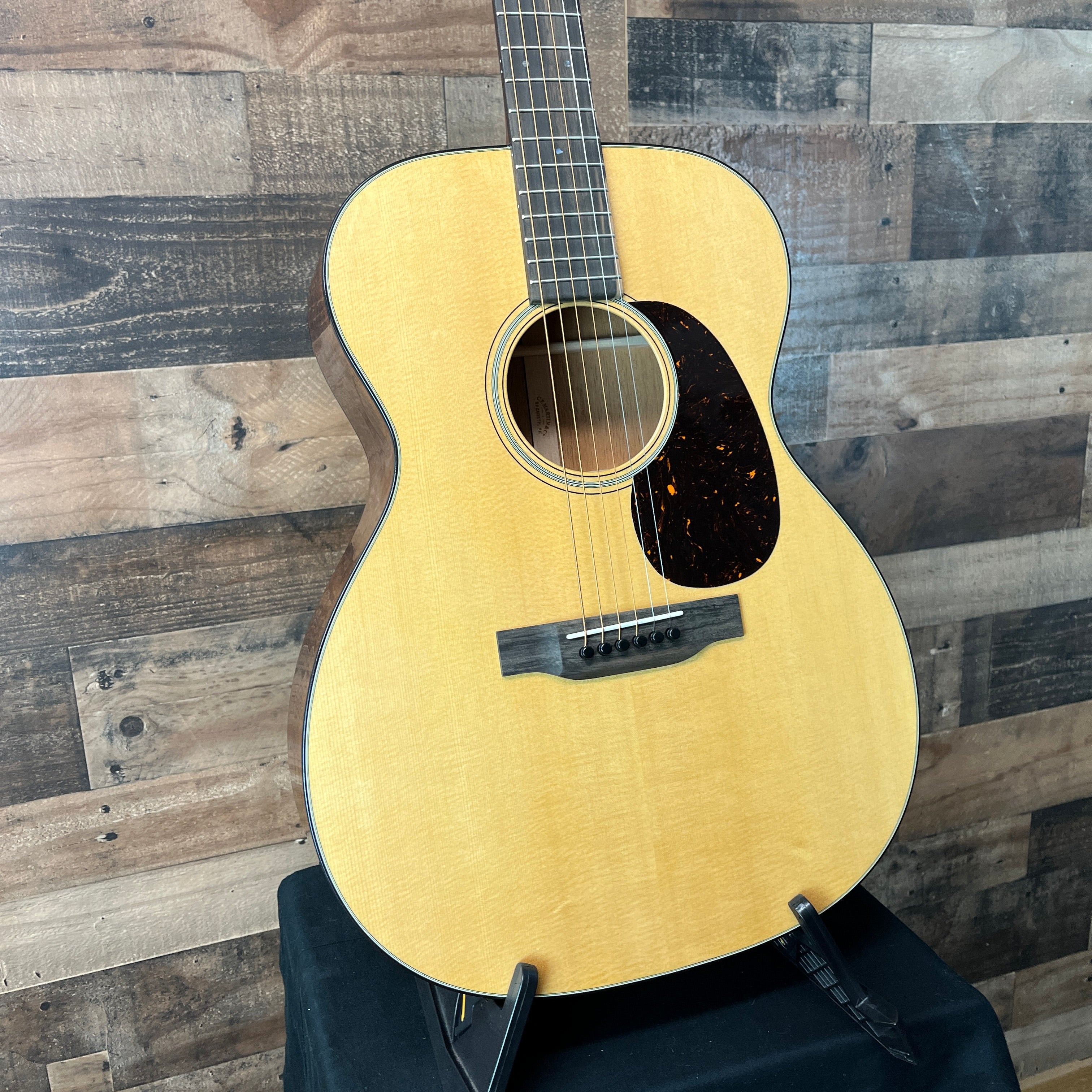 Martin 000-18, Natural Finish, Martin Hardcase, 211