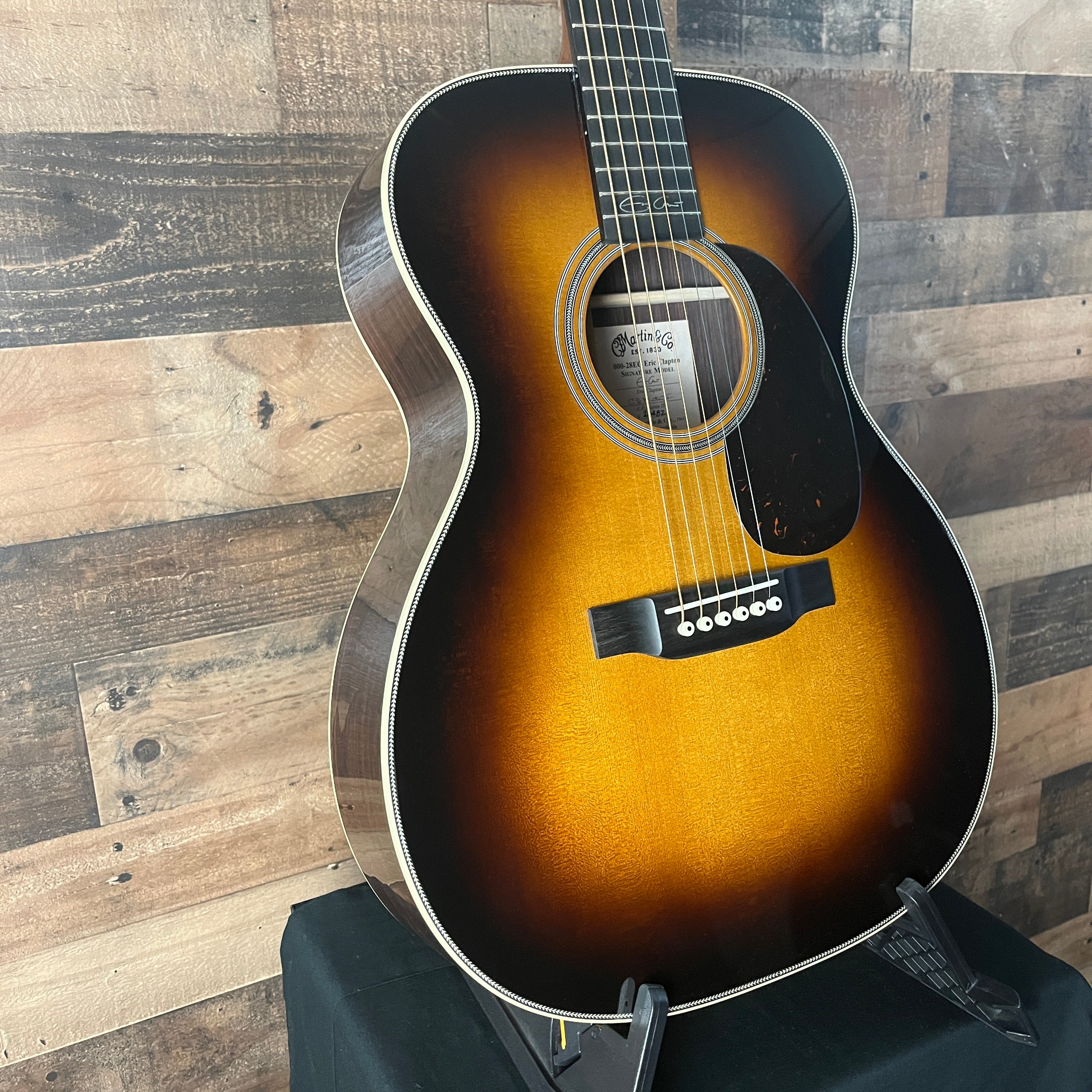 Martin 000-28EC Sunburst, Hardshell Case, 957