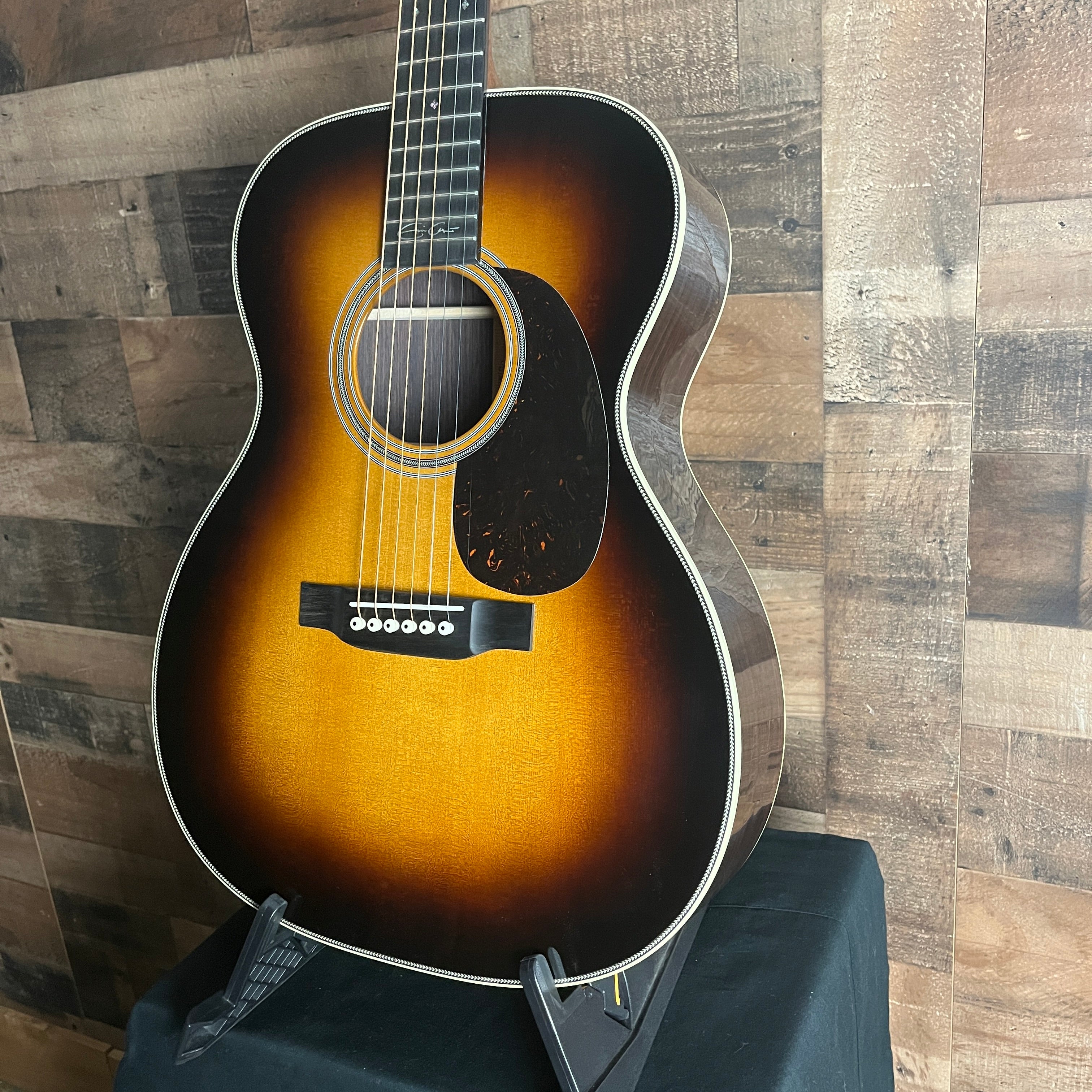 Martin 000-28EC Sunburst, Hardshell Case, 957