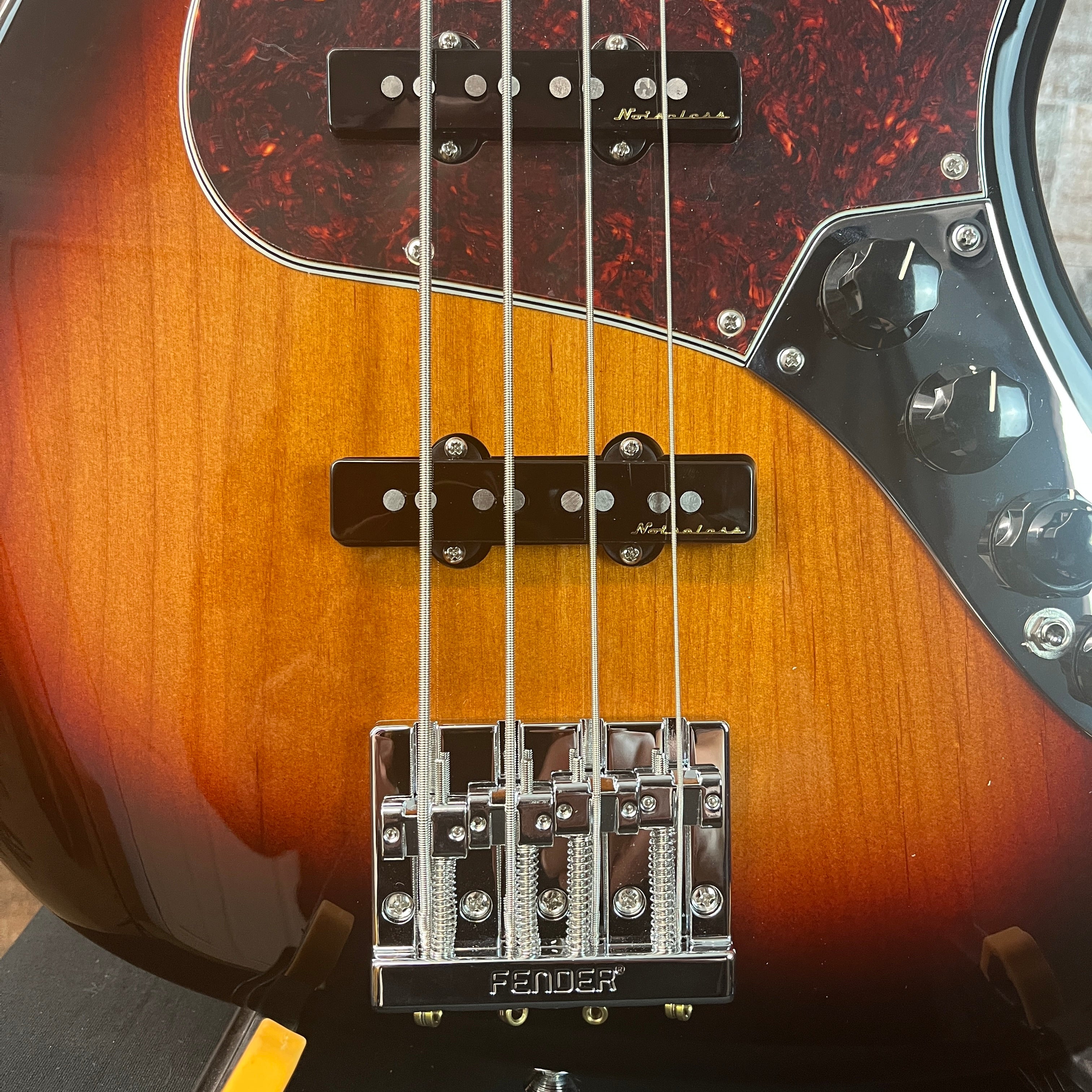 Player II Modified Active Jazz Bass, 3-tone Sunburst, Gig Bag, 998