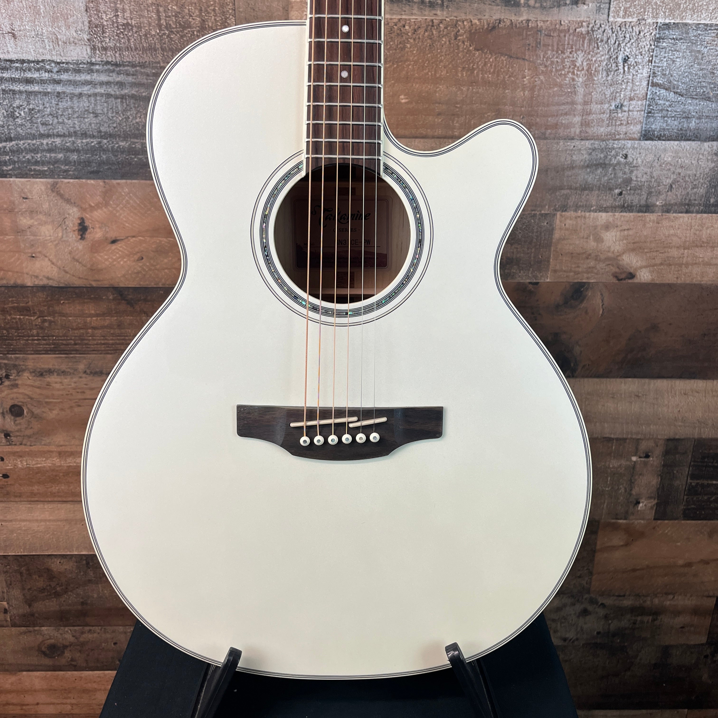 GN37CE Cutaway Acoustic/Electric Guitar, Pearl White, 060