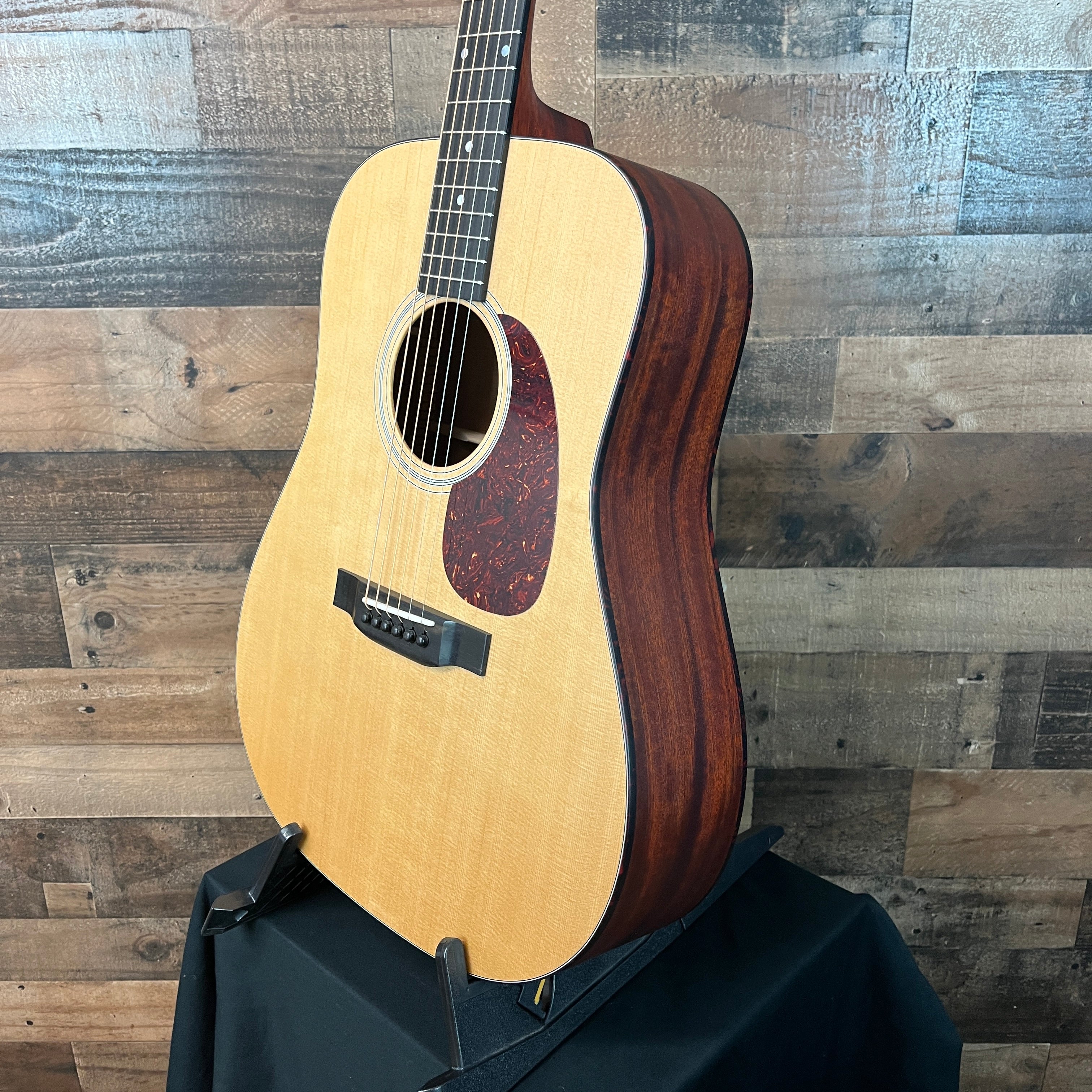 Eastman Guitars E1D Dreadnought Acoustic Guitar, Natural, Gig Bag, 644