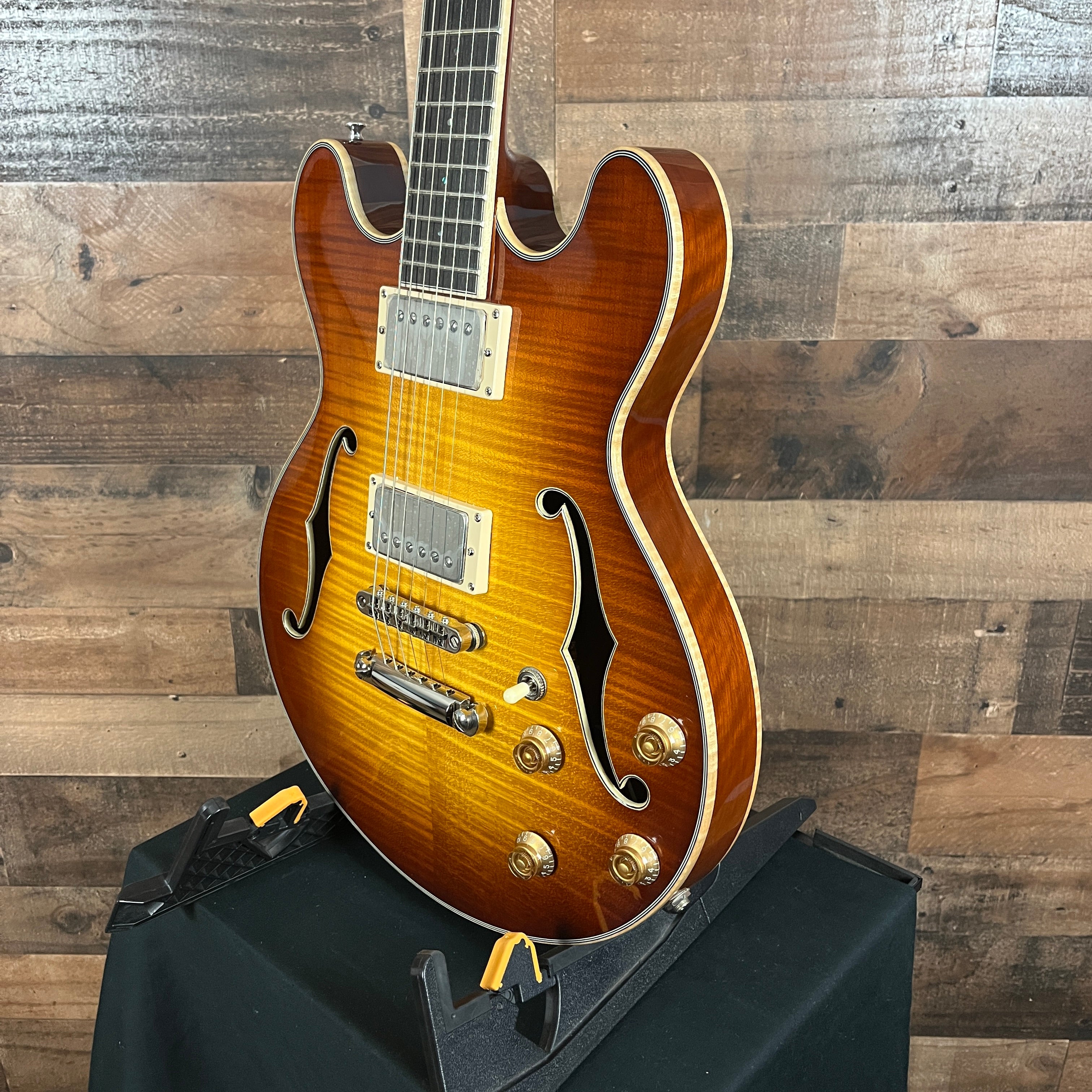 T184MX-GB Semi-hollow Electric Guitar, Goldburst, Hardcase, 248