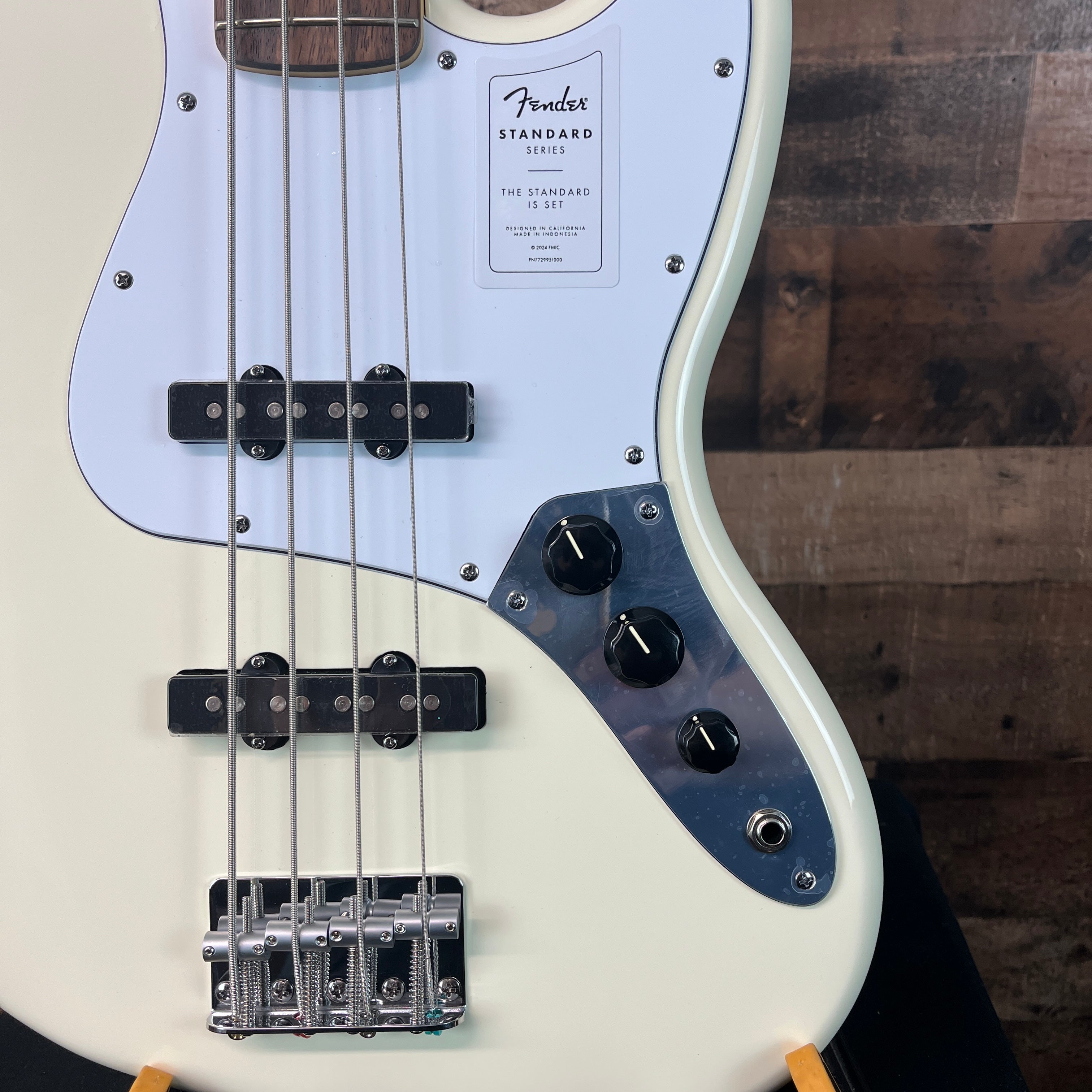 Standard Jazz Bass - Olympic White, Laurel Fingerboard, 849