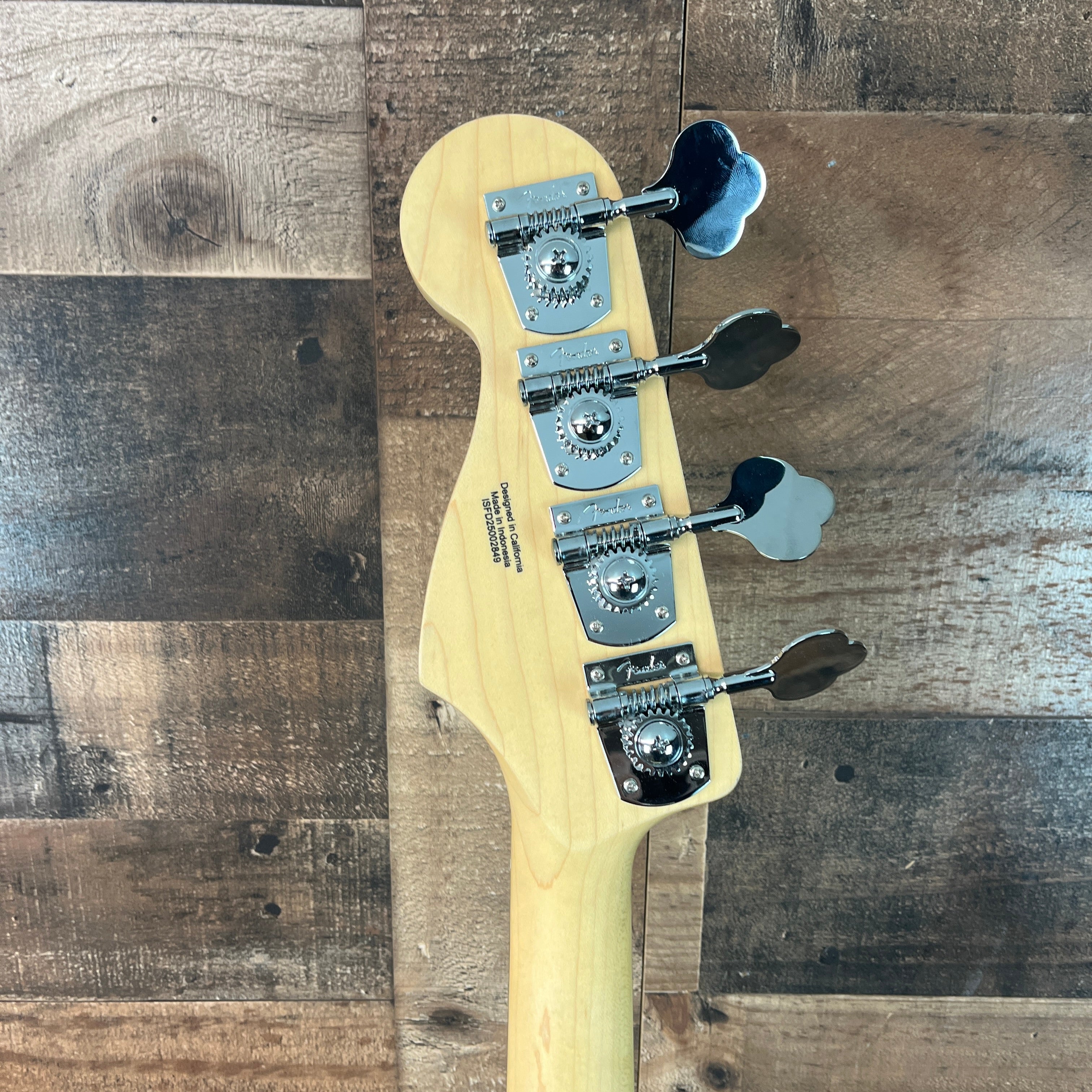 Standard Jazz Bass - Olympic White, Laurel Fingerboard, 849