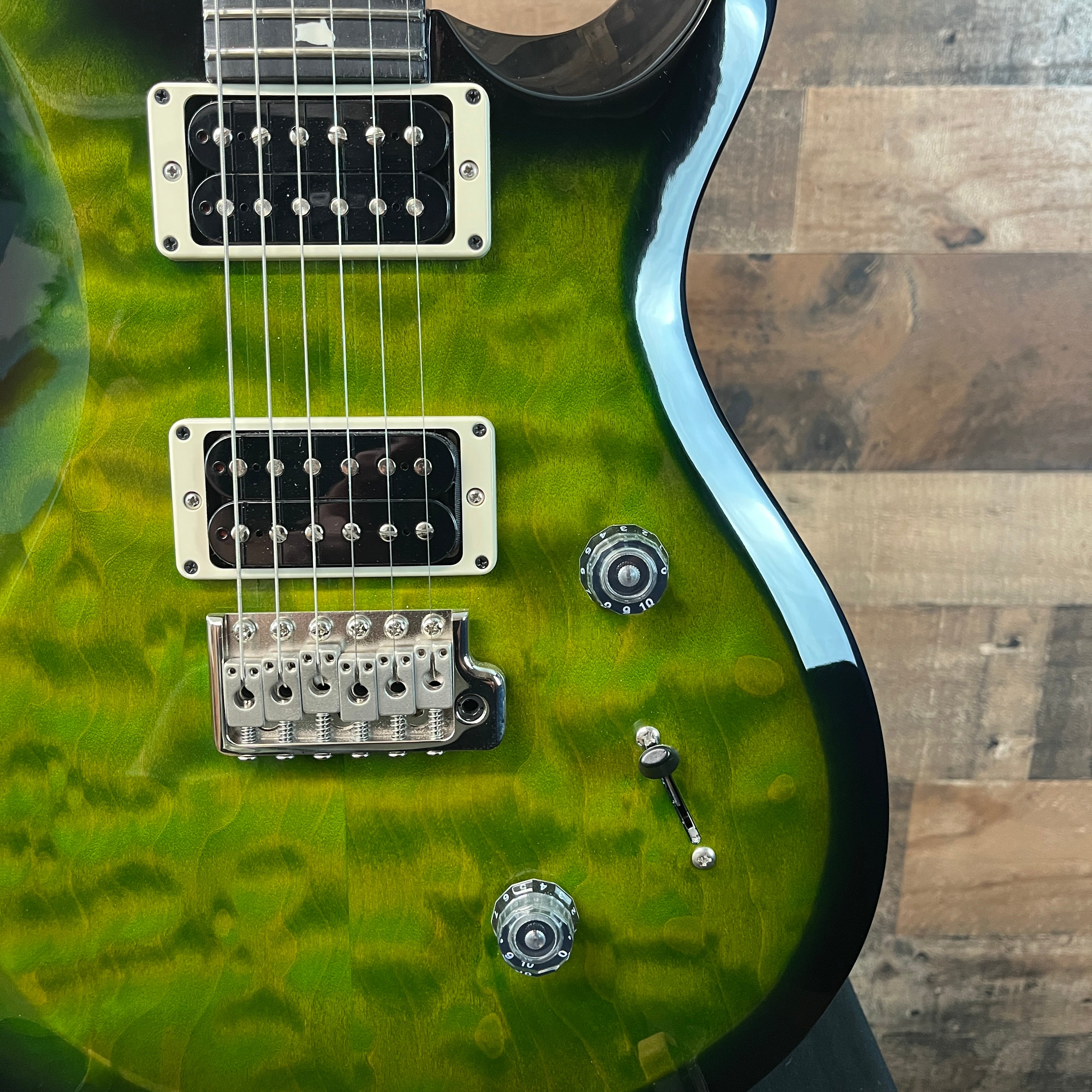 S2 Custom 24 Electric Guitar, Eriza Verde Smokeburst, Gig Bag, 515