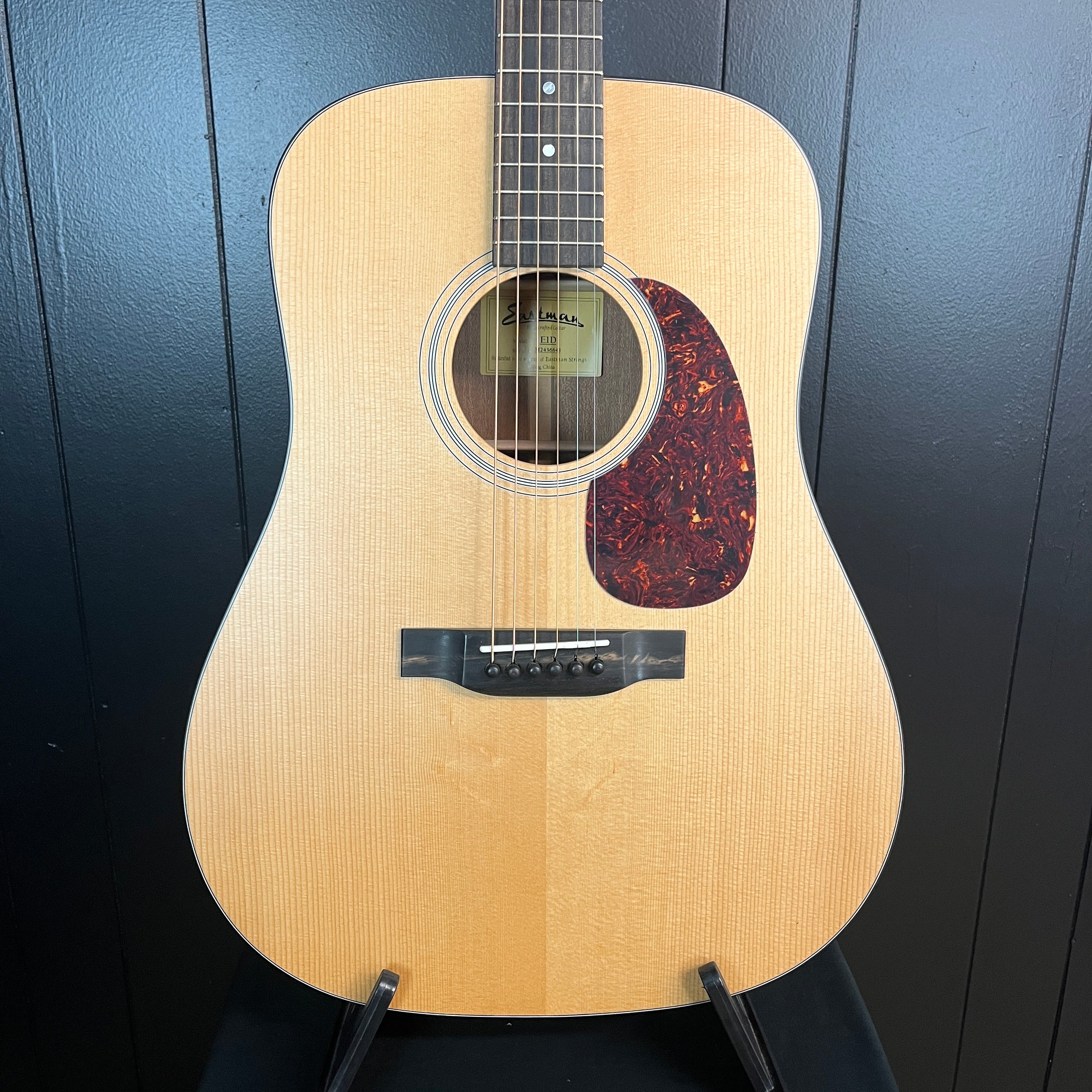 Eastman Guitars E1D Dreadnought Acoustic Guitar, Natural, Gig Bag, 643