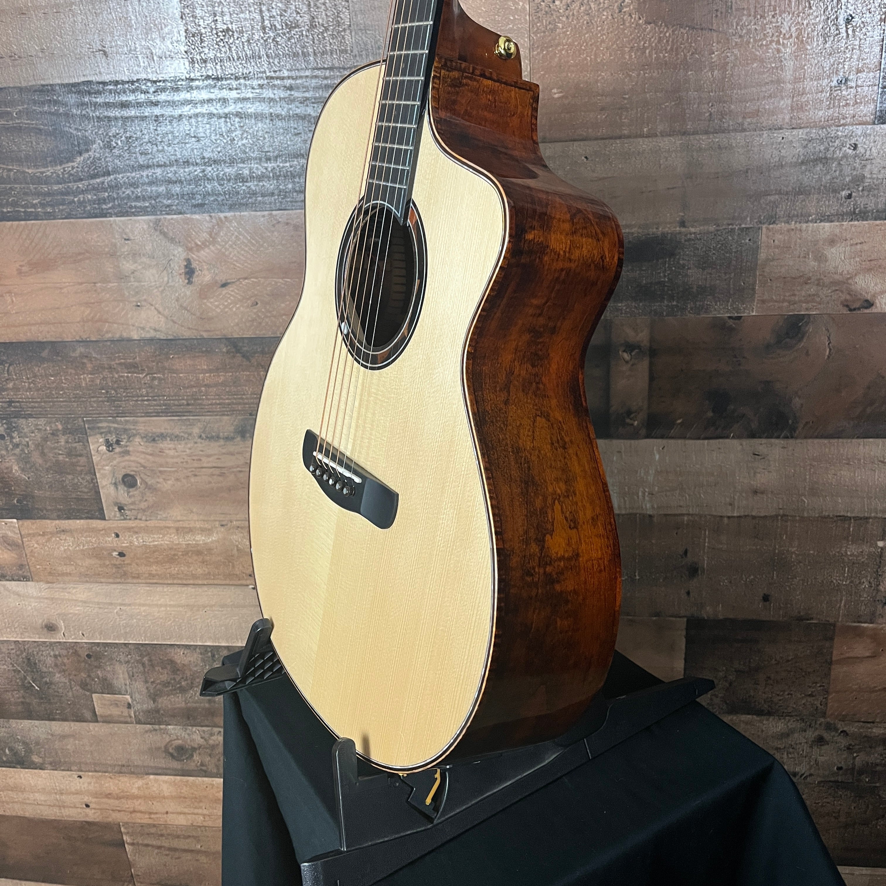 Meridaextrema DTGCEQ Acoustic Electric, w/Gig Bag, 916