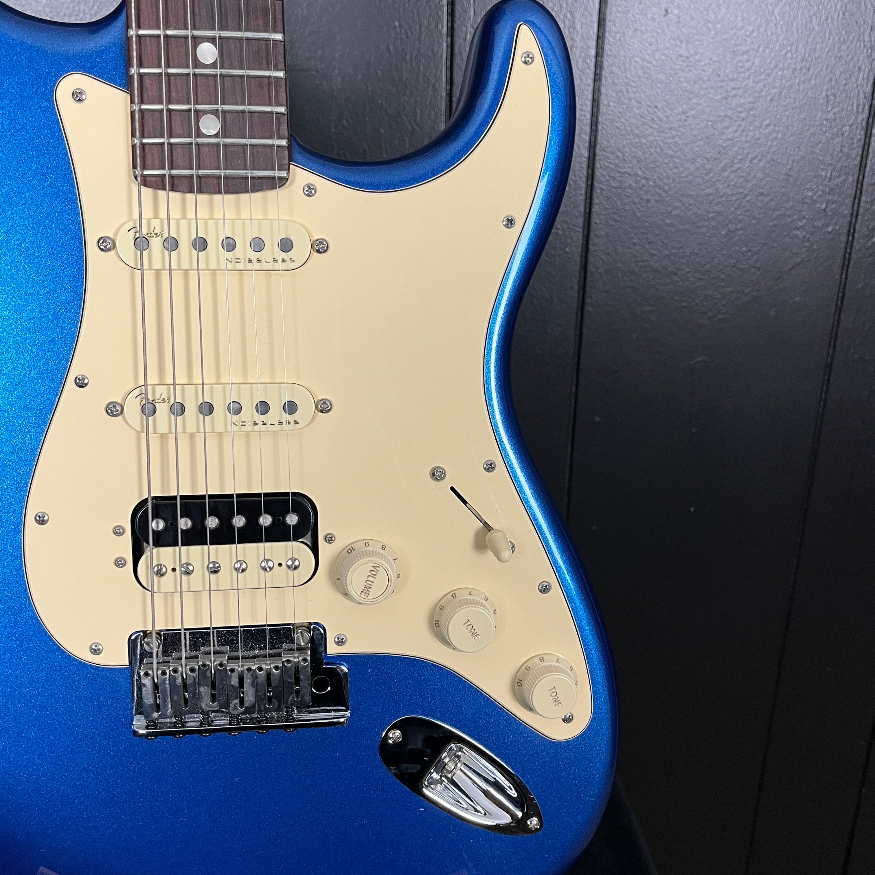 Fender Ultra Stratocaster HSS, Cobra Blue, Hard Case, 395