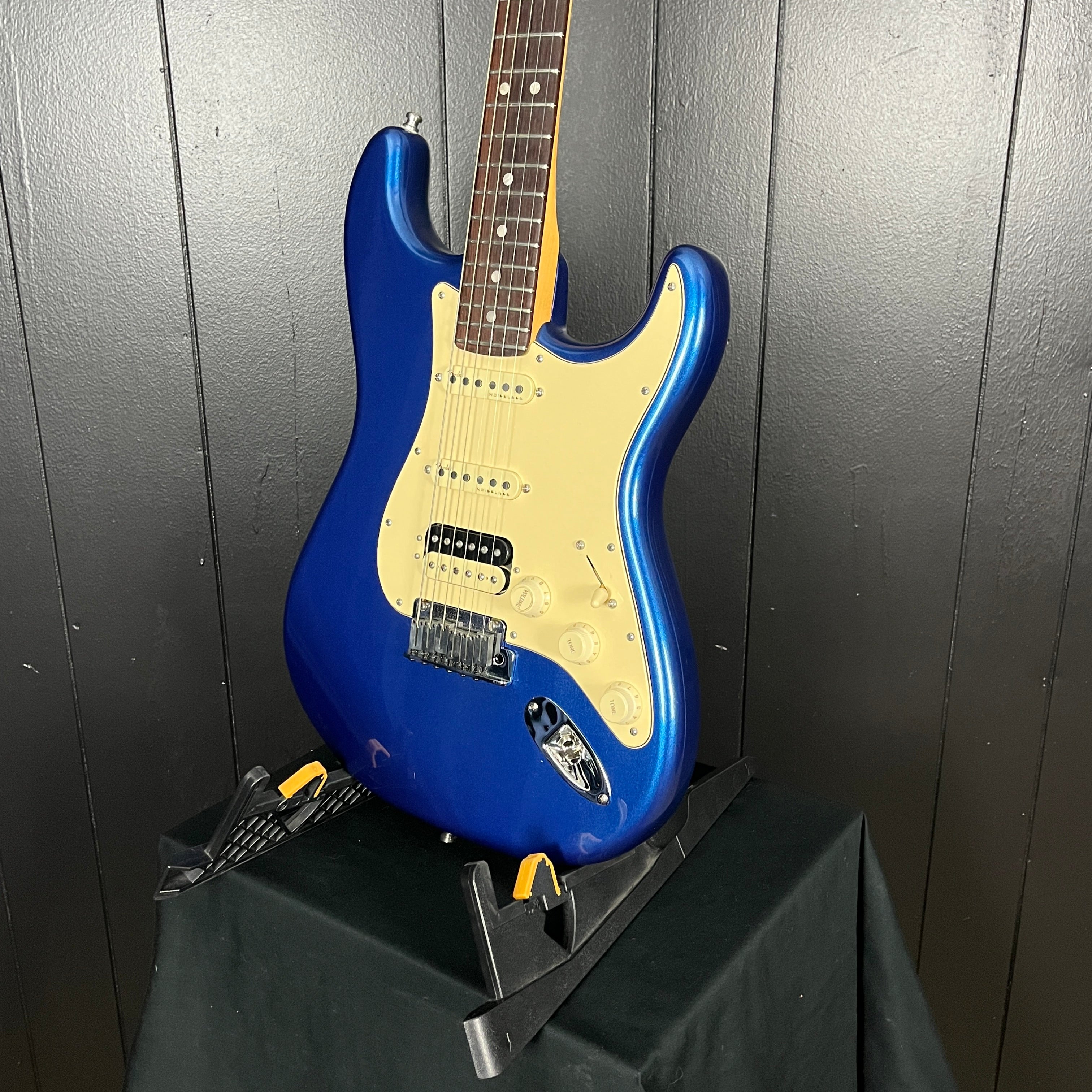 Fender Ultra Stratocaster HSS, Cobra Blue, Hard Case, 395