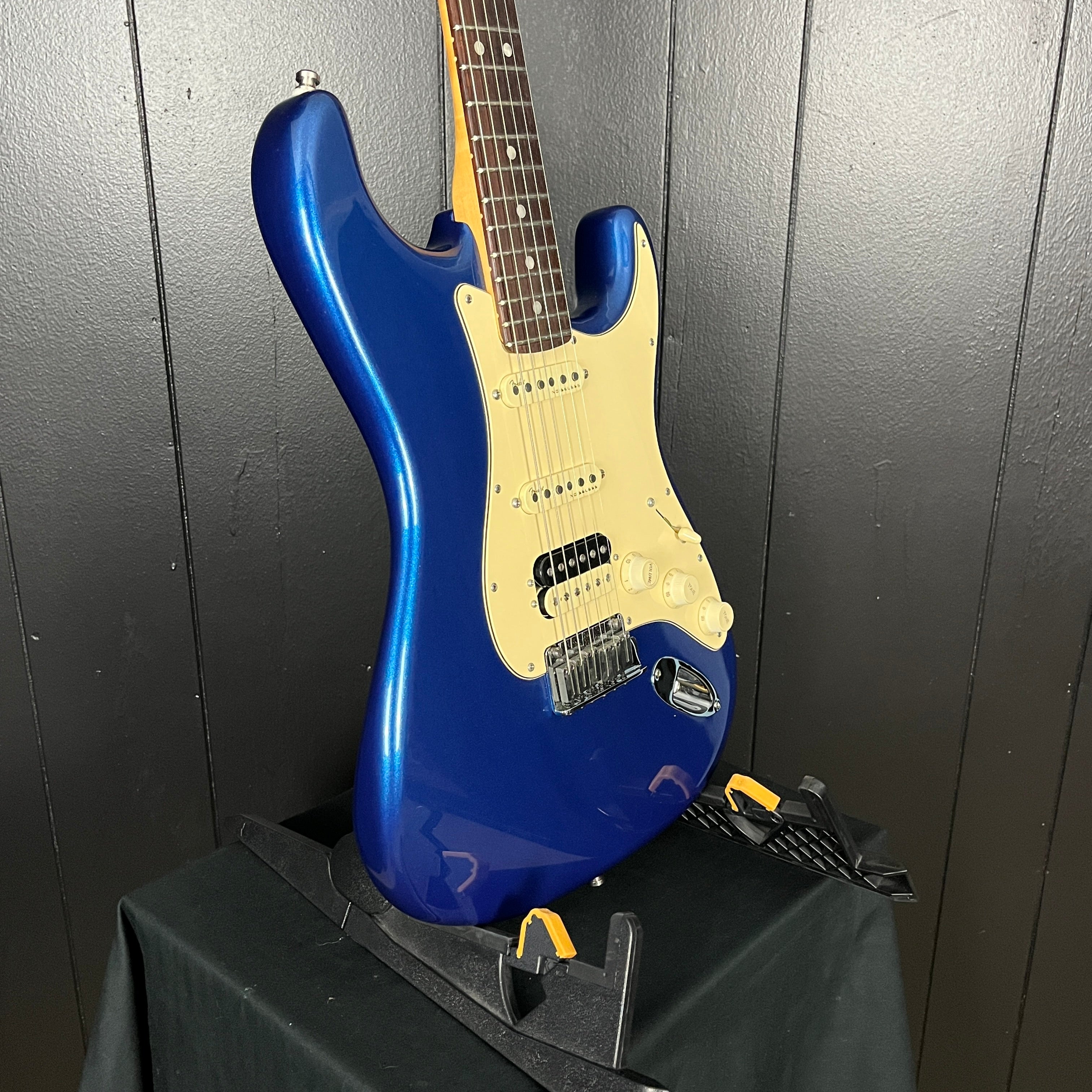 Fender Ultra Stratocaster HSS, Cobra Blue, Hard Case, 395