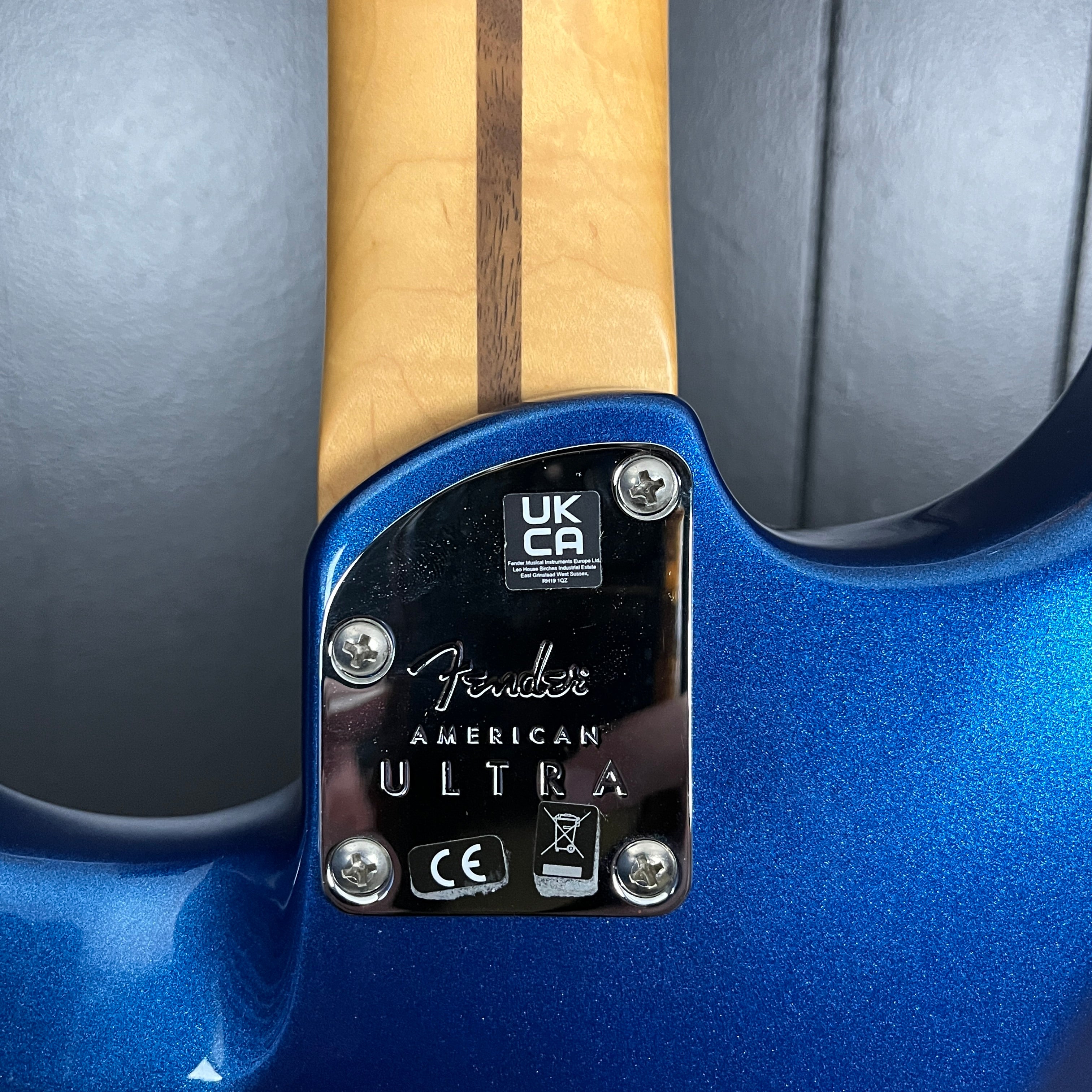 Fender Ultra Stratocaster HSS, Cobra Blue, Hard Case, 395