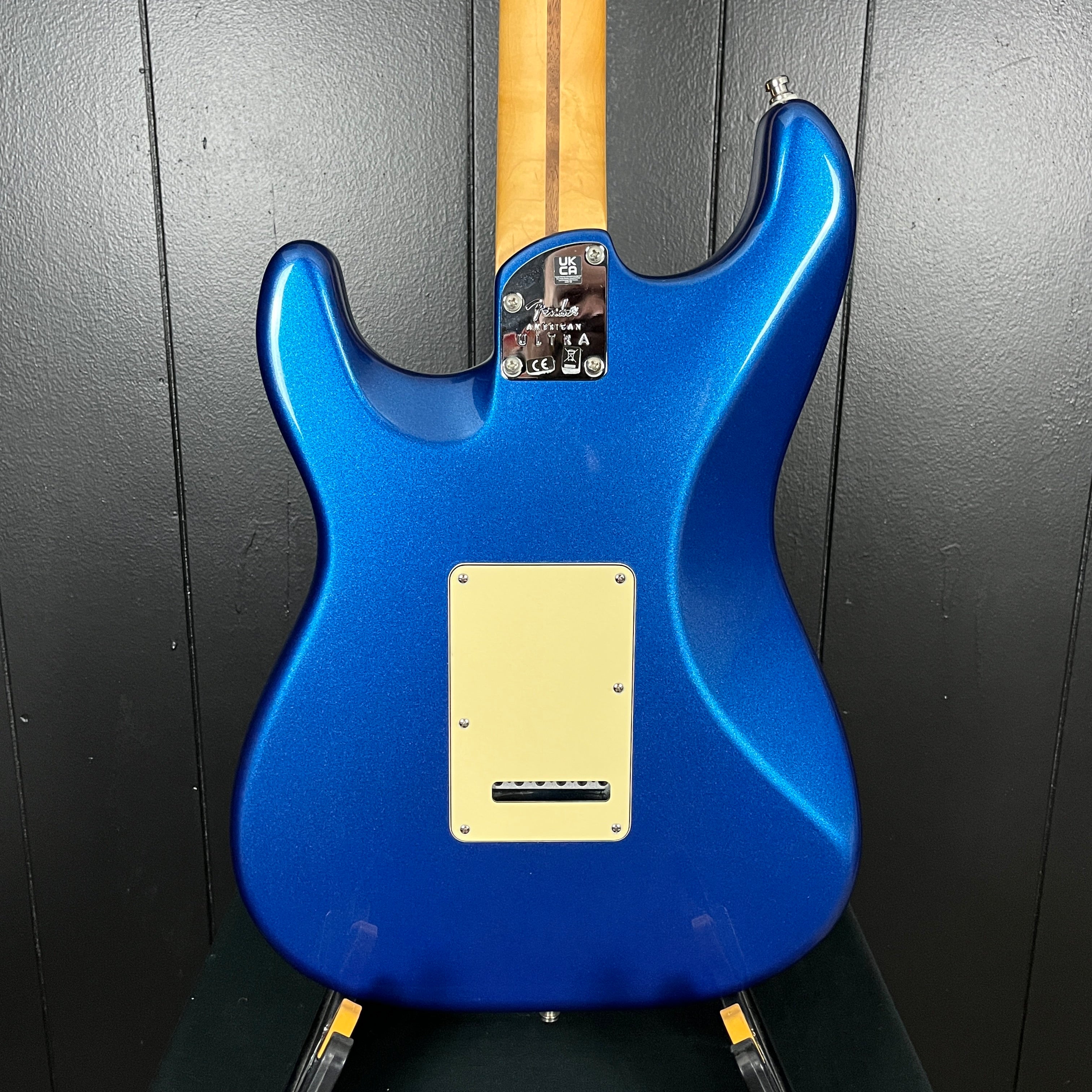 Fender Ultra Stratocaster HSS, Cobra Blue, Hard Case, 395