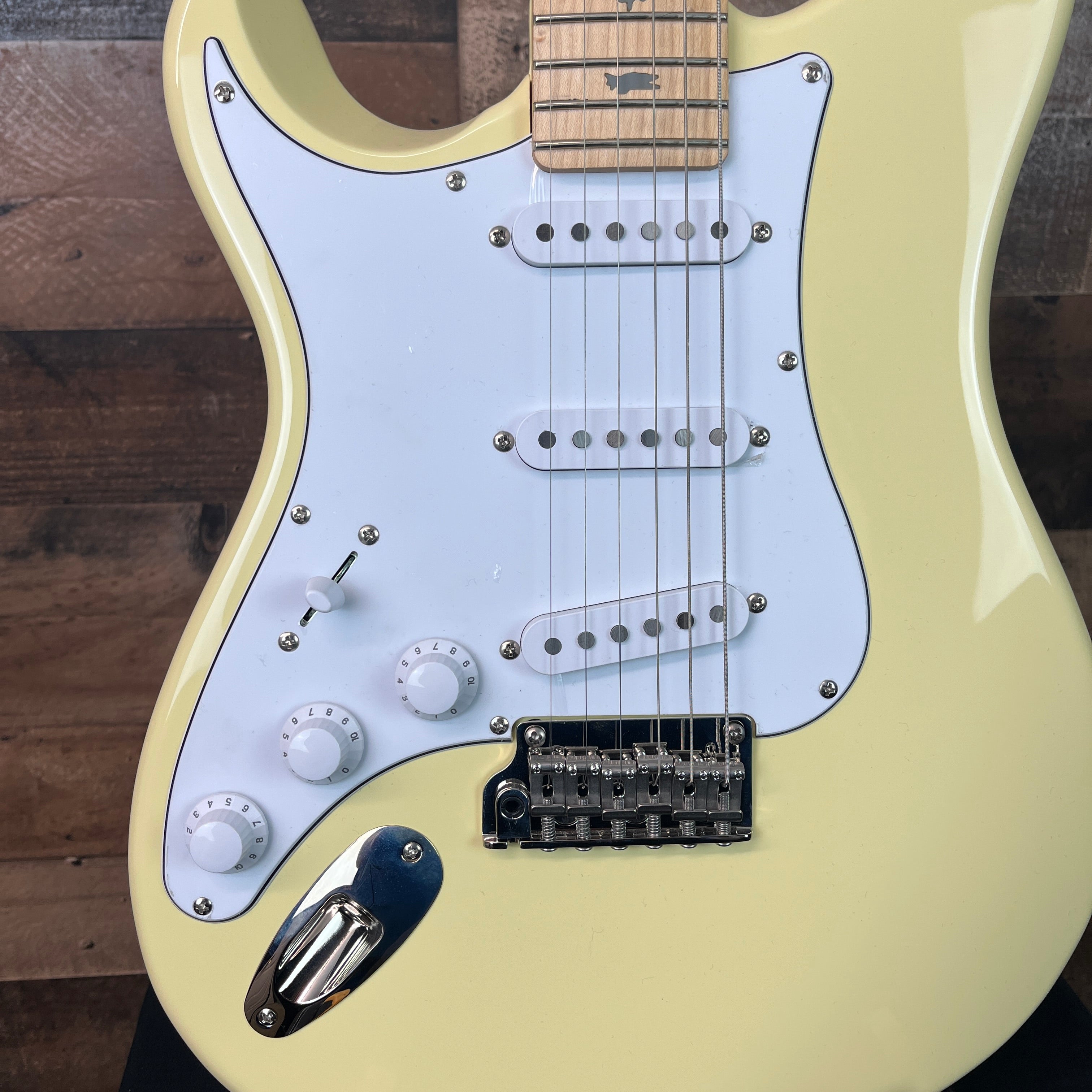 PRS SE Silver Sky, Left Handed, Moon White, Maple Fingerboard, Gig Bag, 392
