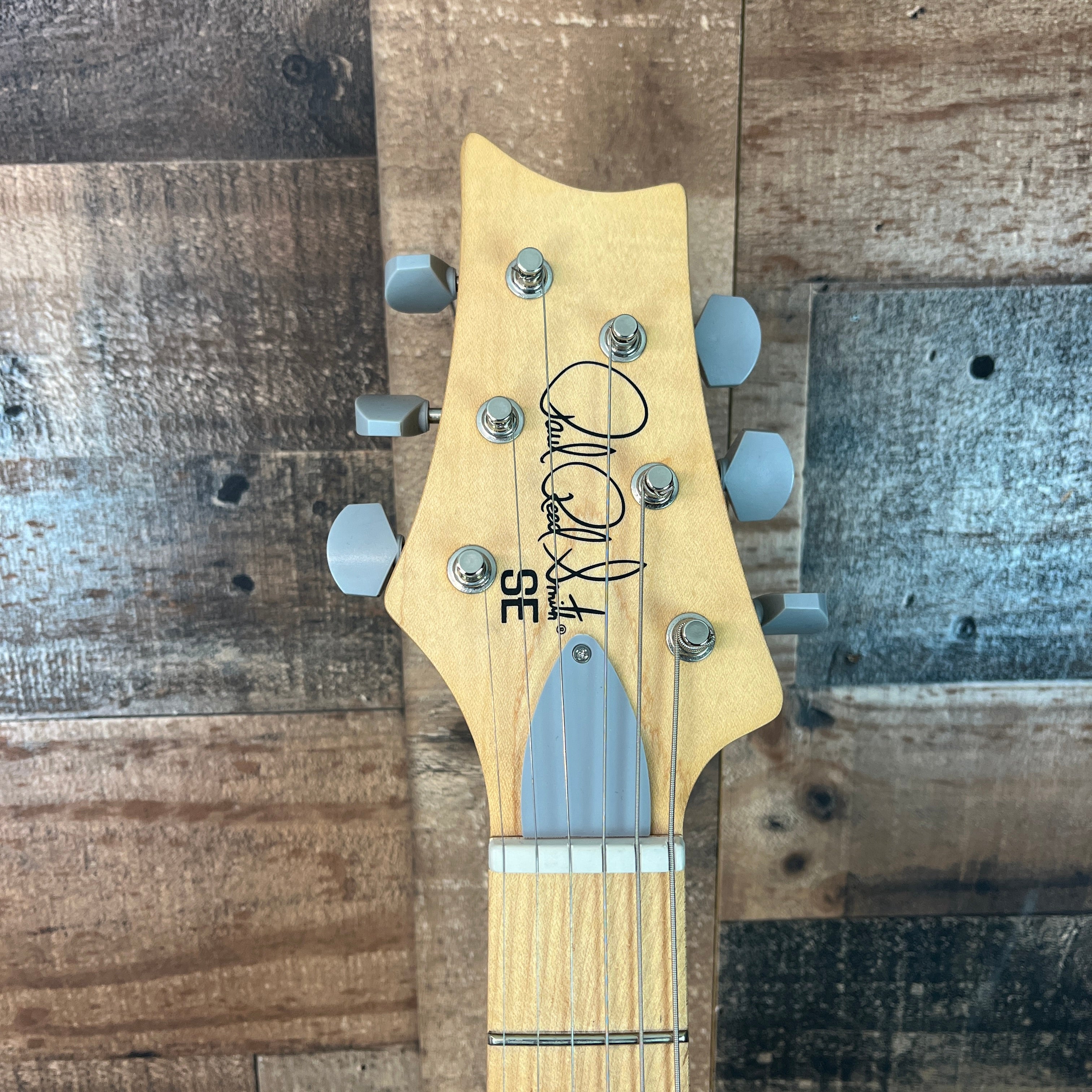 PRS SE Silver Sky, Left Handed, Moon White, Maple Fingerboard, Gig Bag, 392