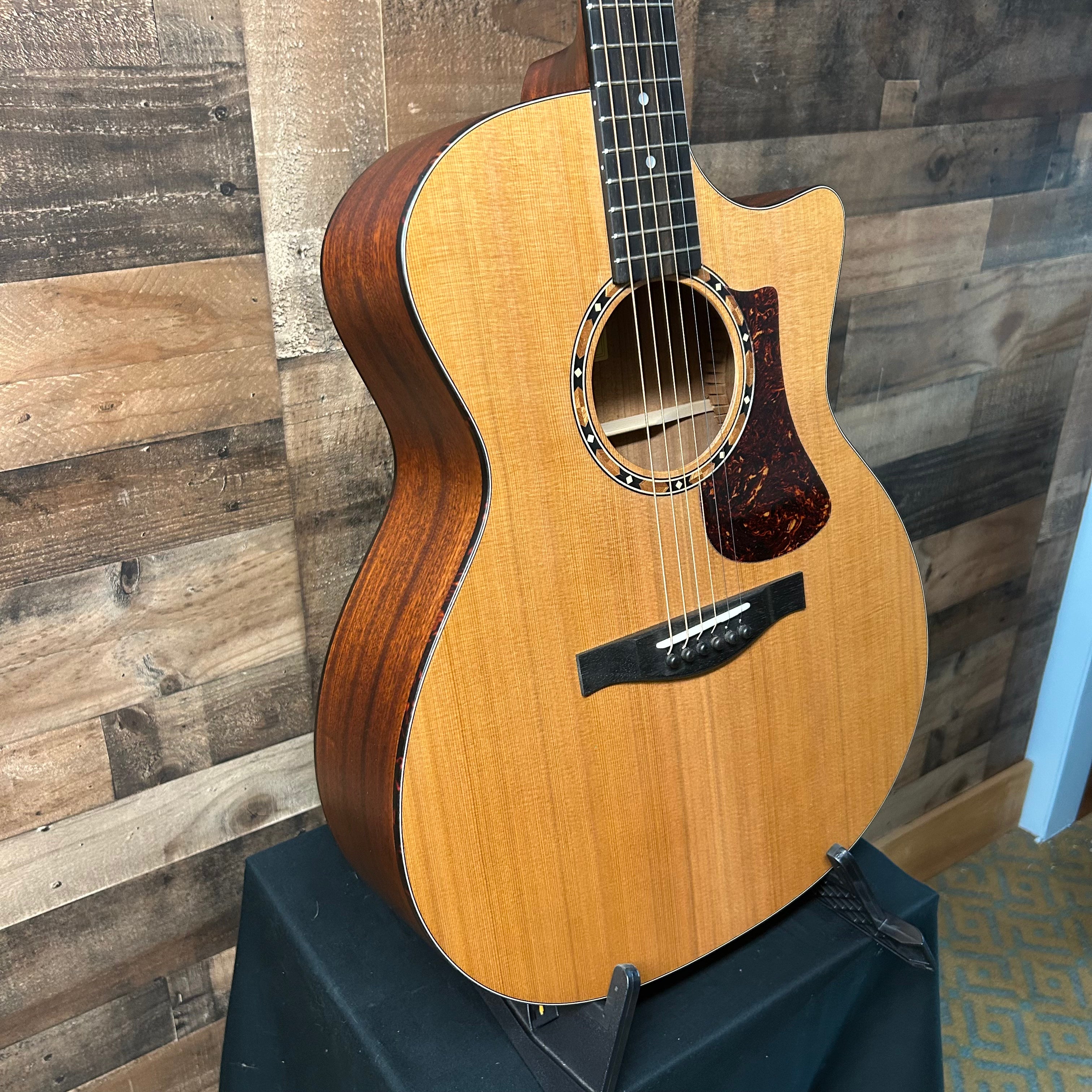 Eastman AC122-2CE Natural