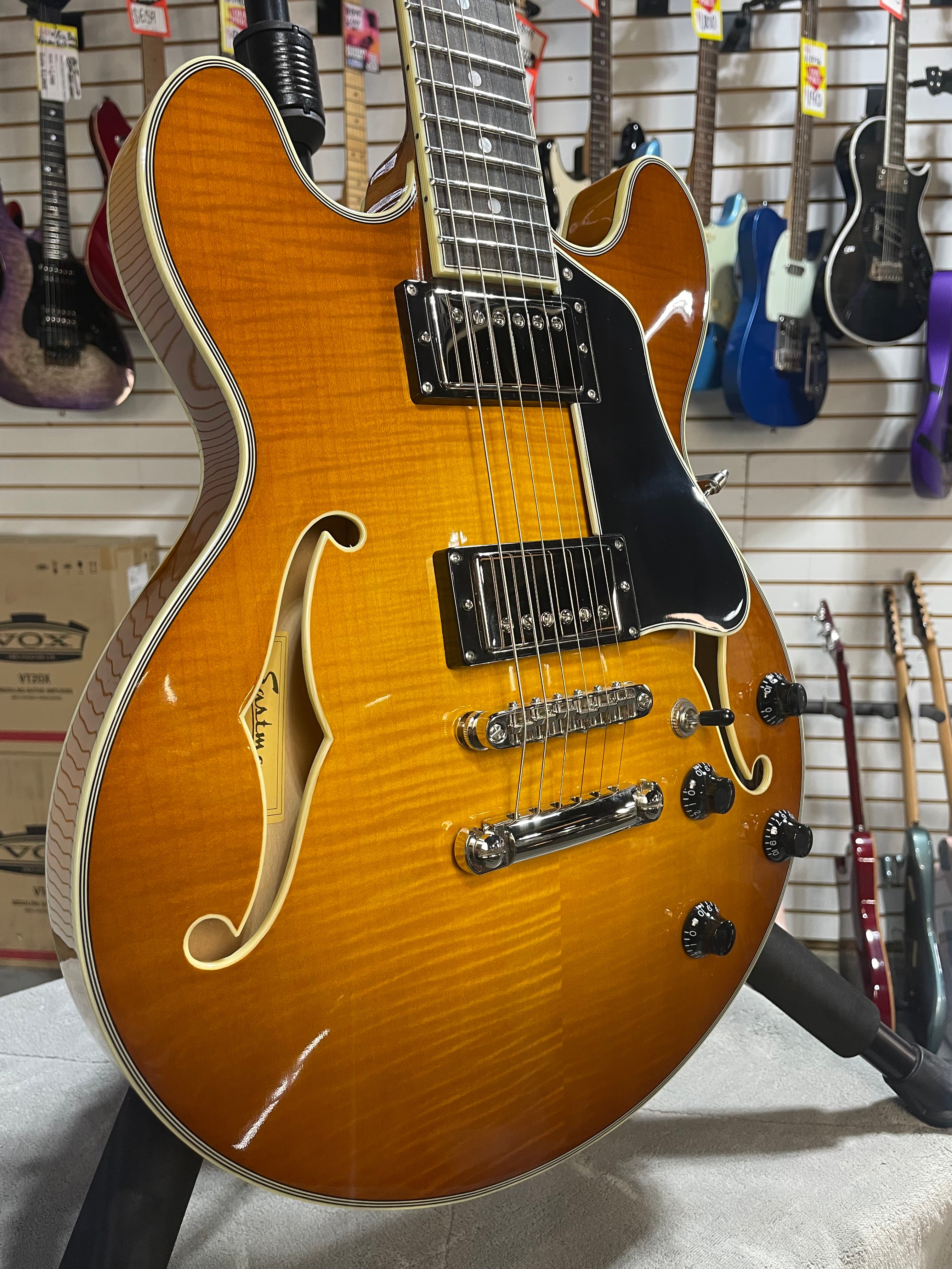 Eastman T484 Thinline Semi-hollowbody Electric Guitar - Goldburst - OHSC & PLEK*D
