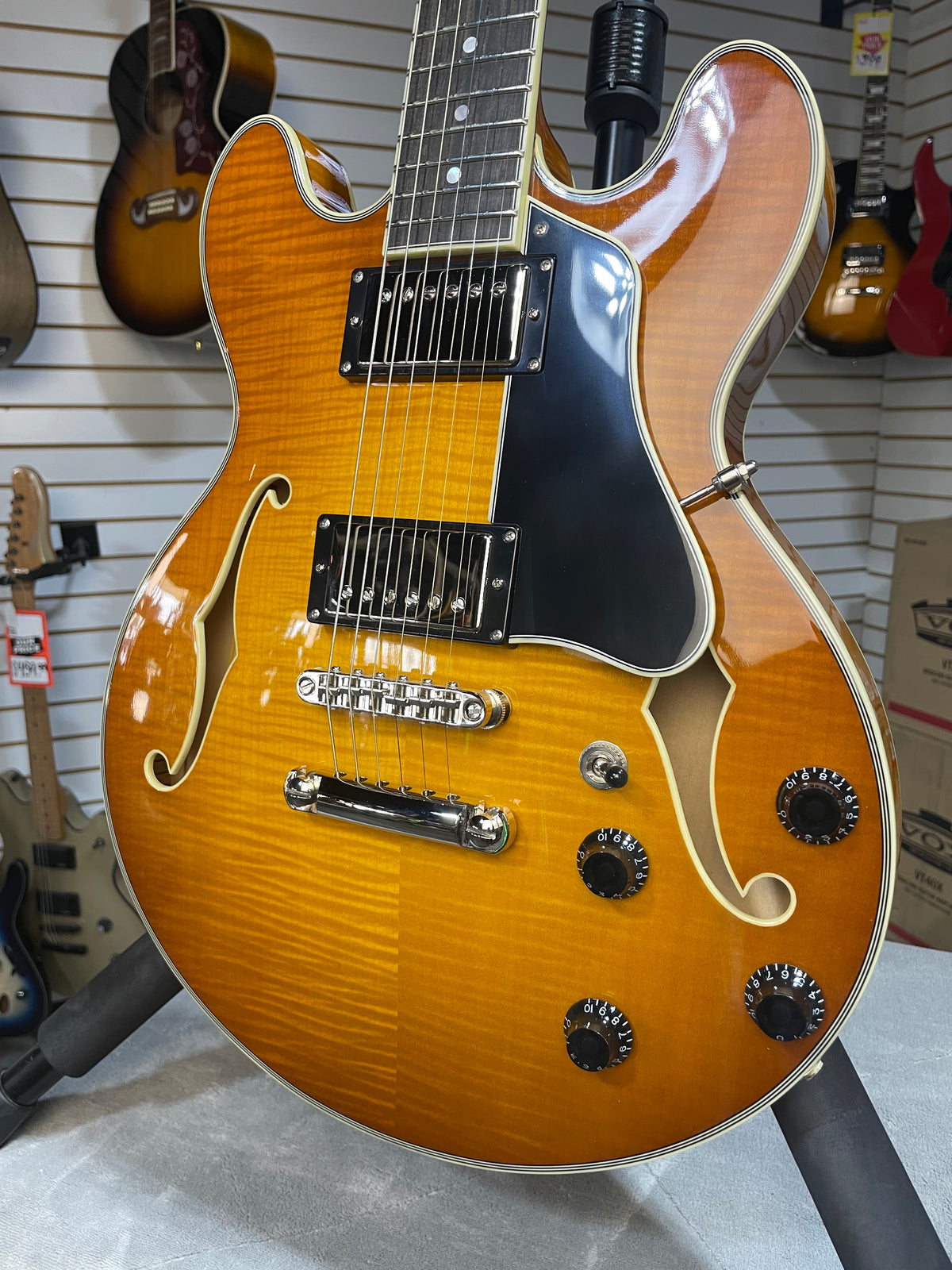 Eastman T484 Thinline Semi-Hollowbody Goldburst