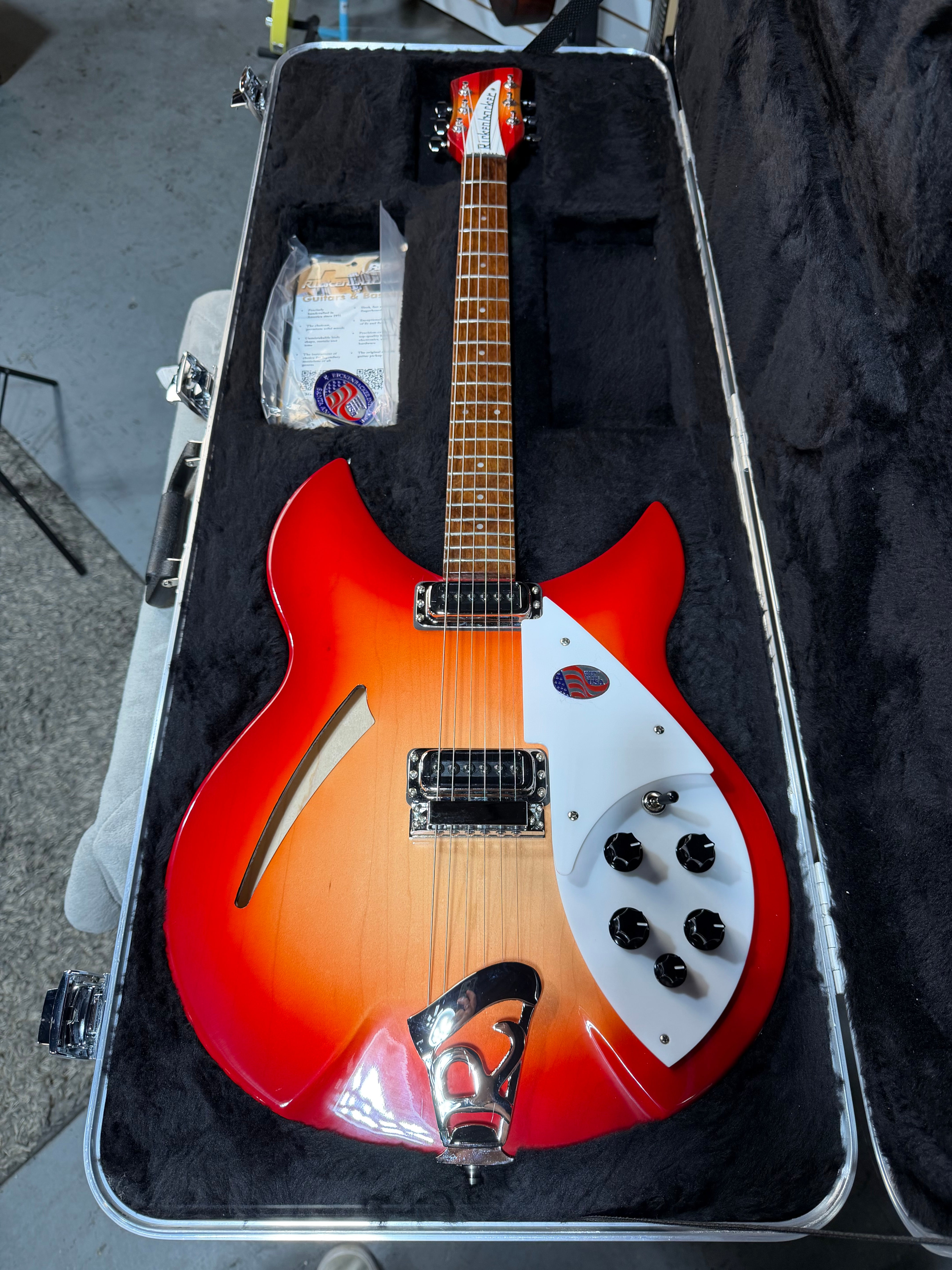 Rickenbacker 330 Fireglo