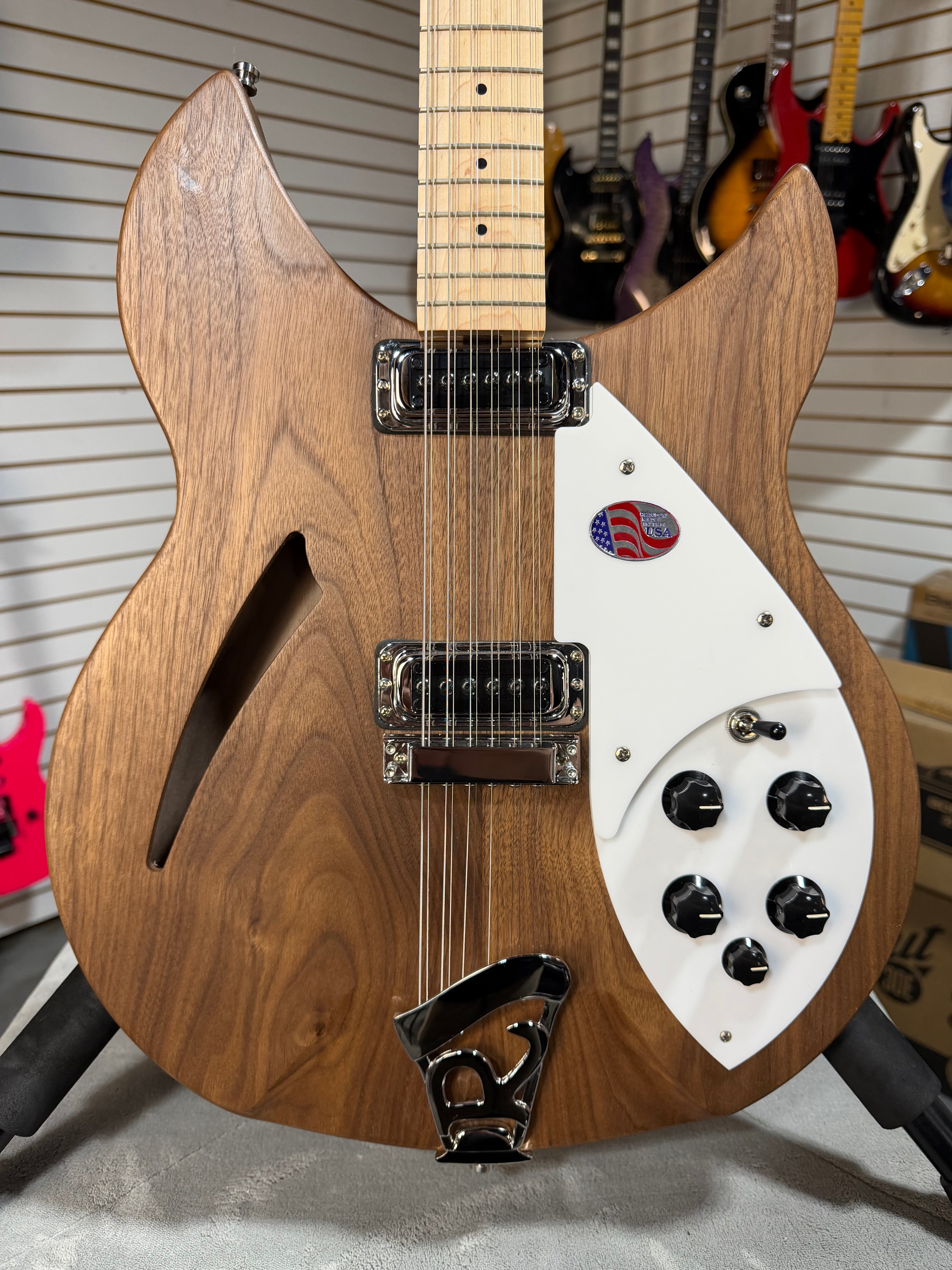 Rickenbacker 330/12W Walnut