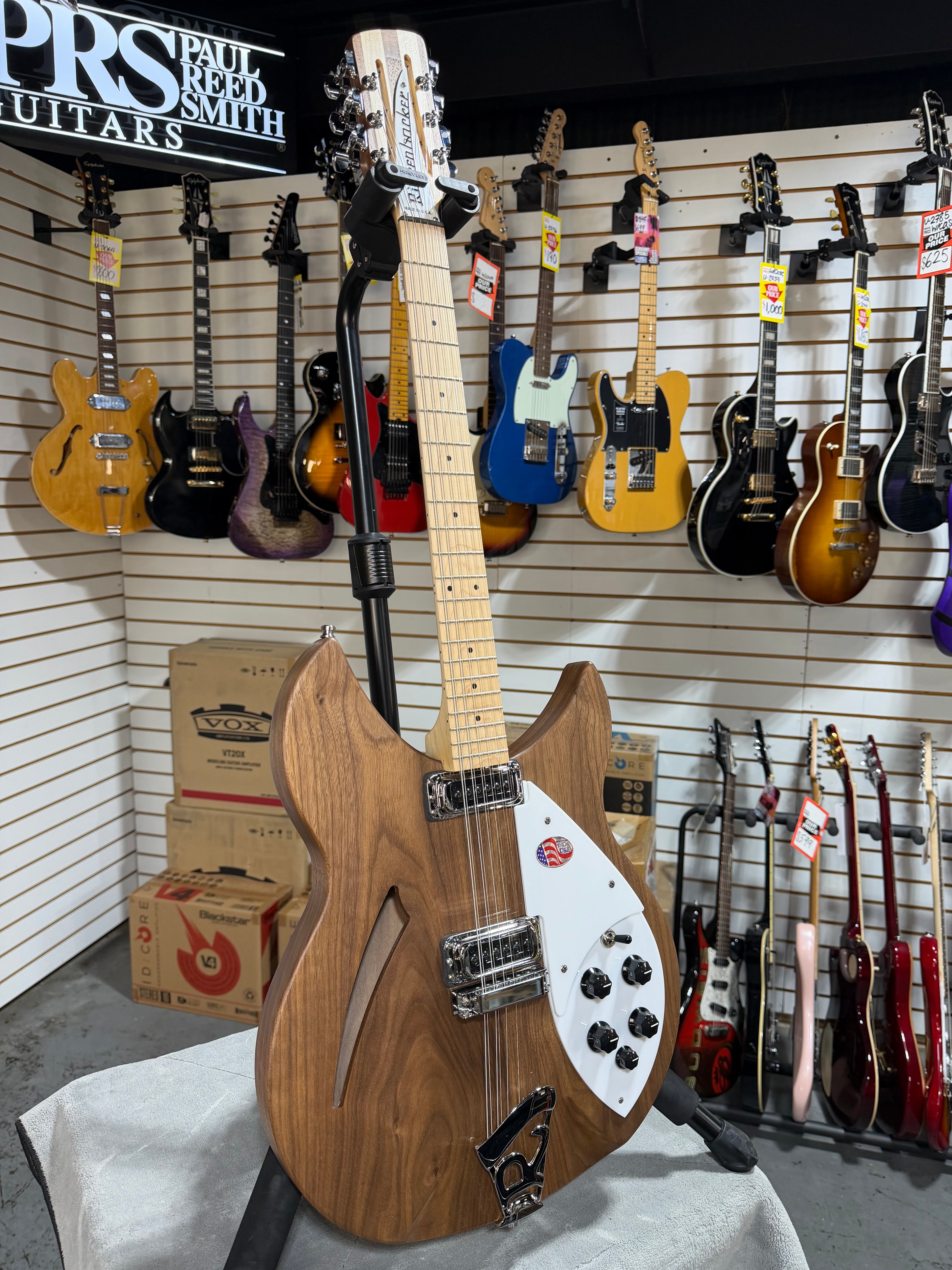 Rickenbacker 330/12W Walnut