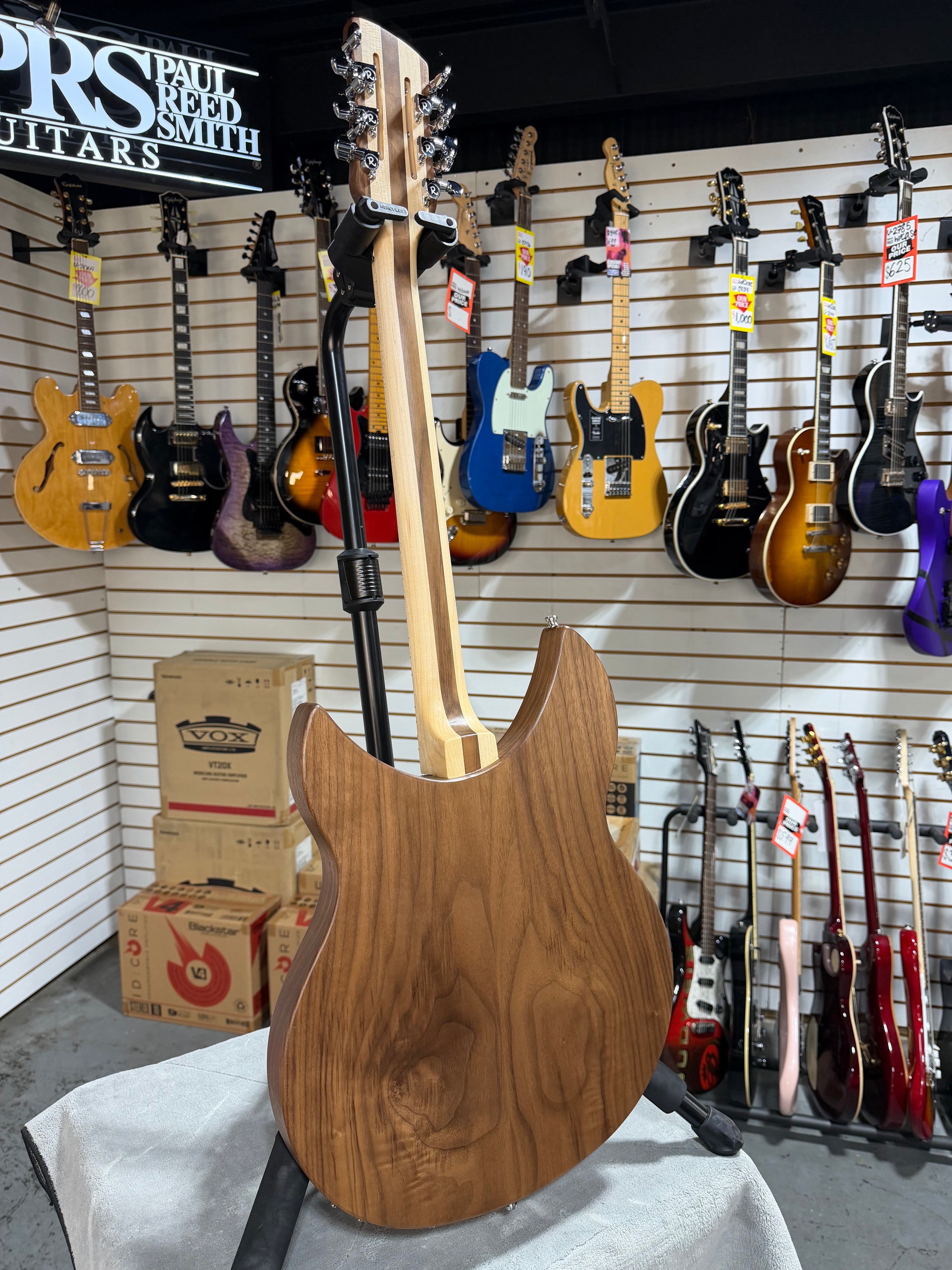 Rickenbacker 330/12W Walnut