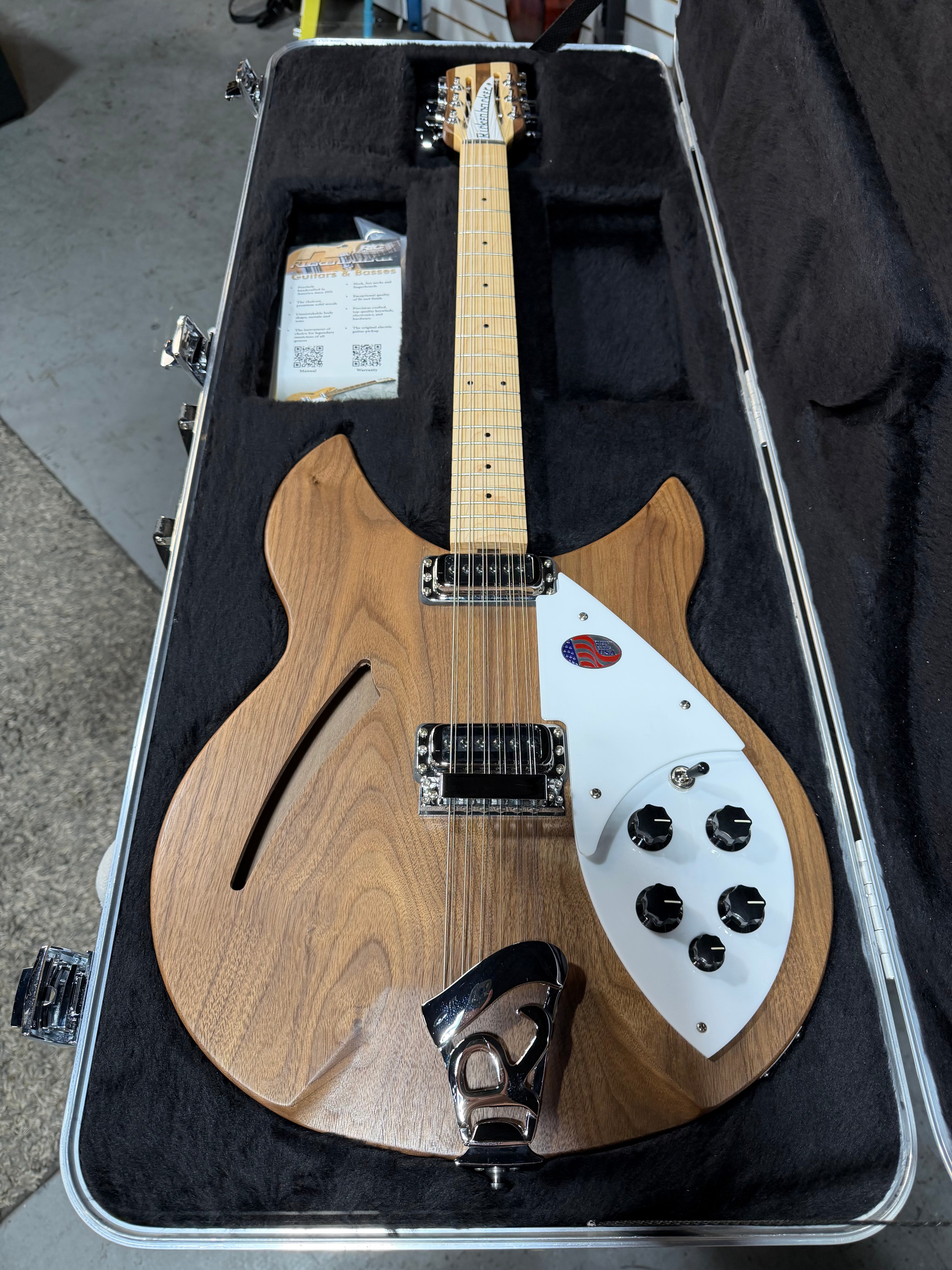 Rickenbacker 330/12W Walnut