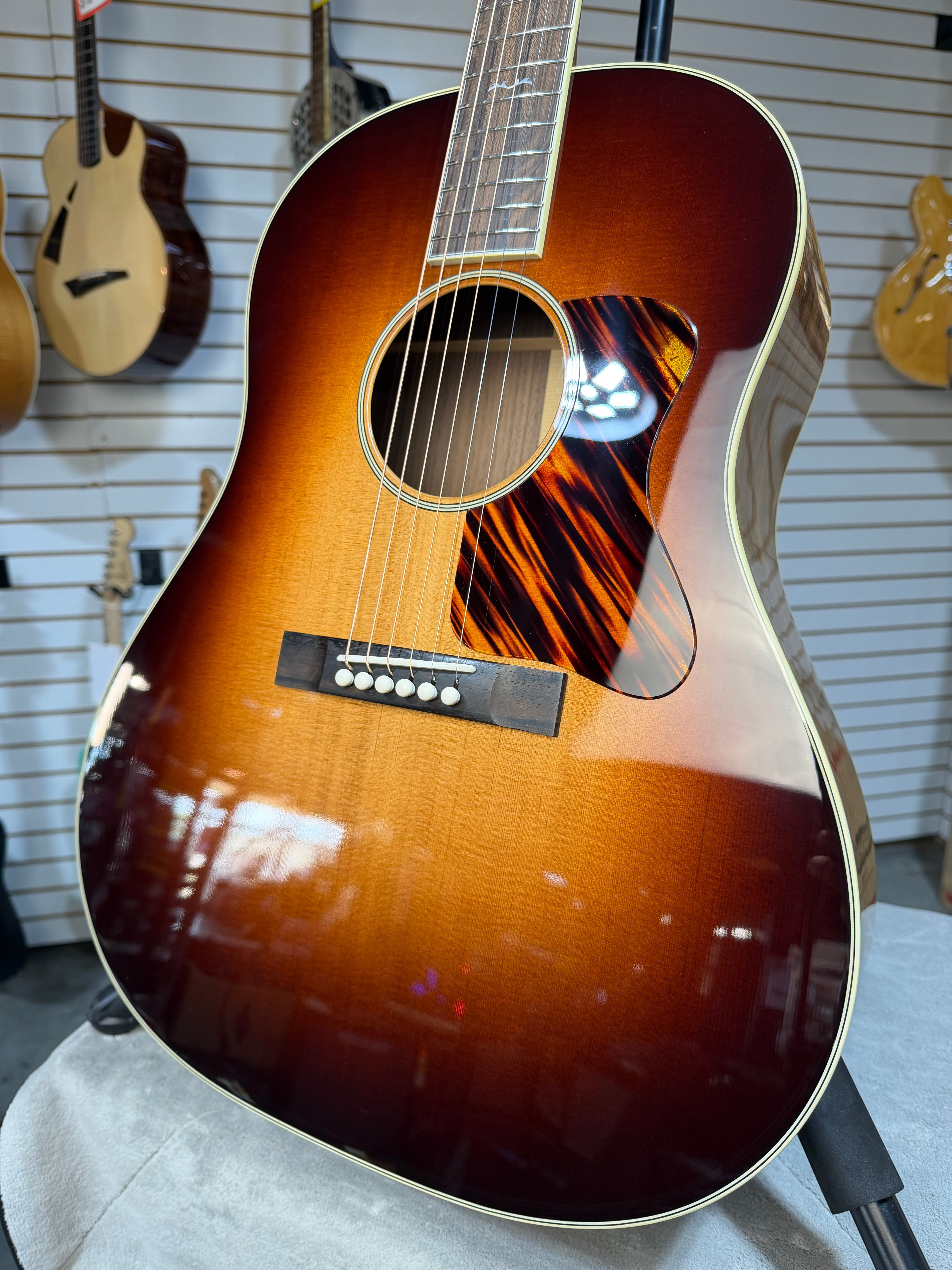 Bourgeois Luke Bryan Signature Touchstone Series Slope Shoulder Dreadnought Sunburst