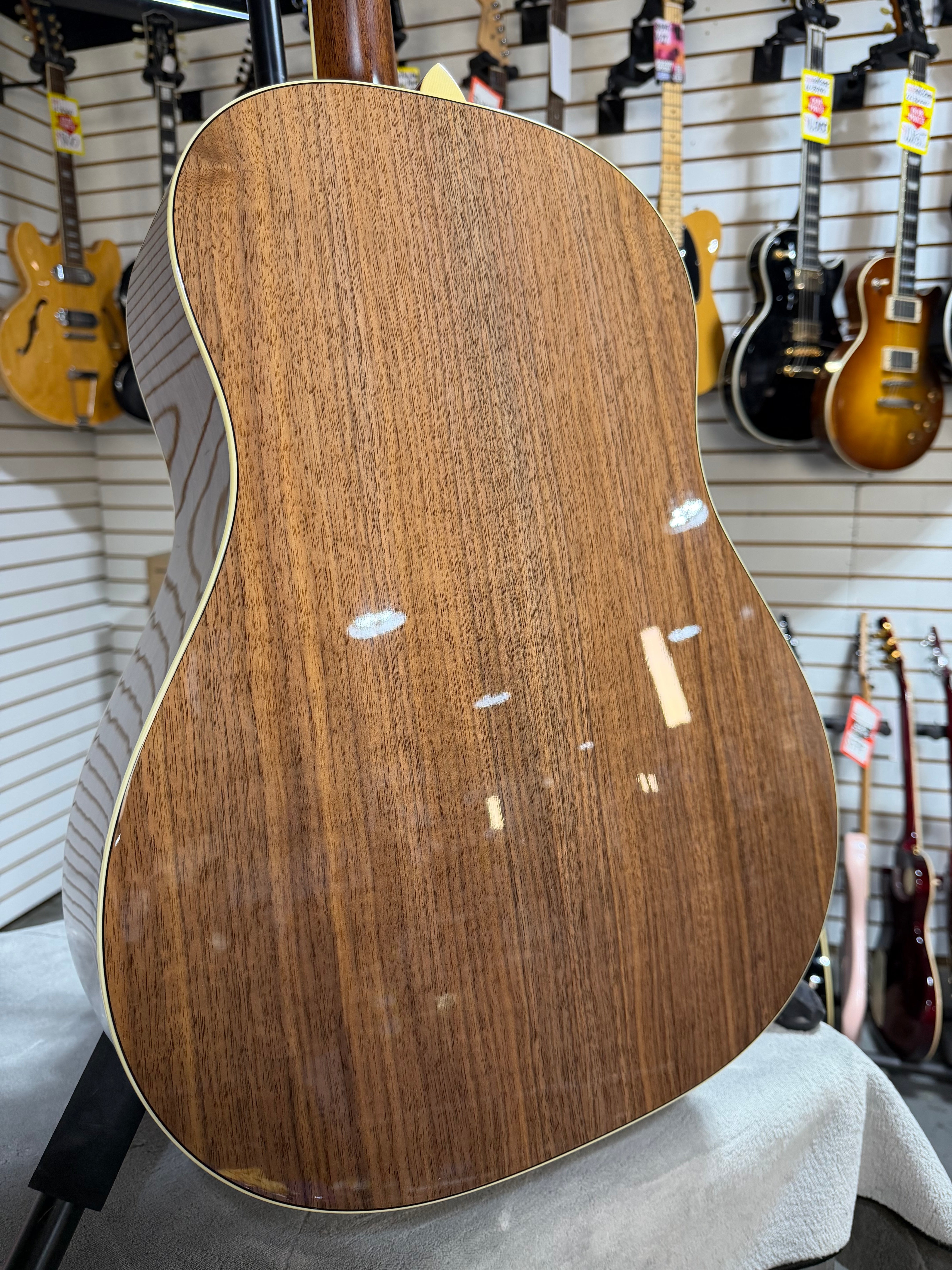 Bourgeois Luke Bryan Signature Touchstone Series Slope Shoulder Dreadnought Sunburst