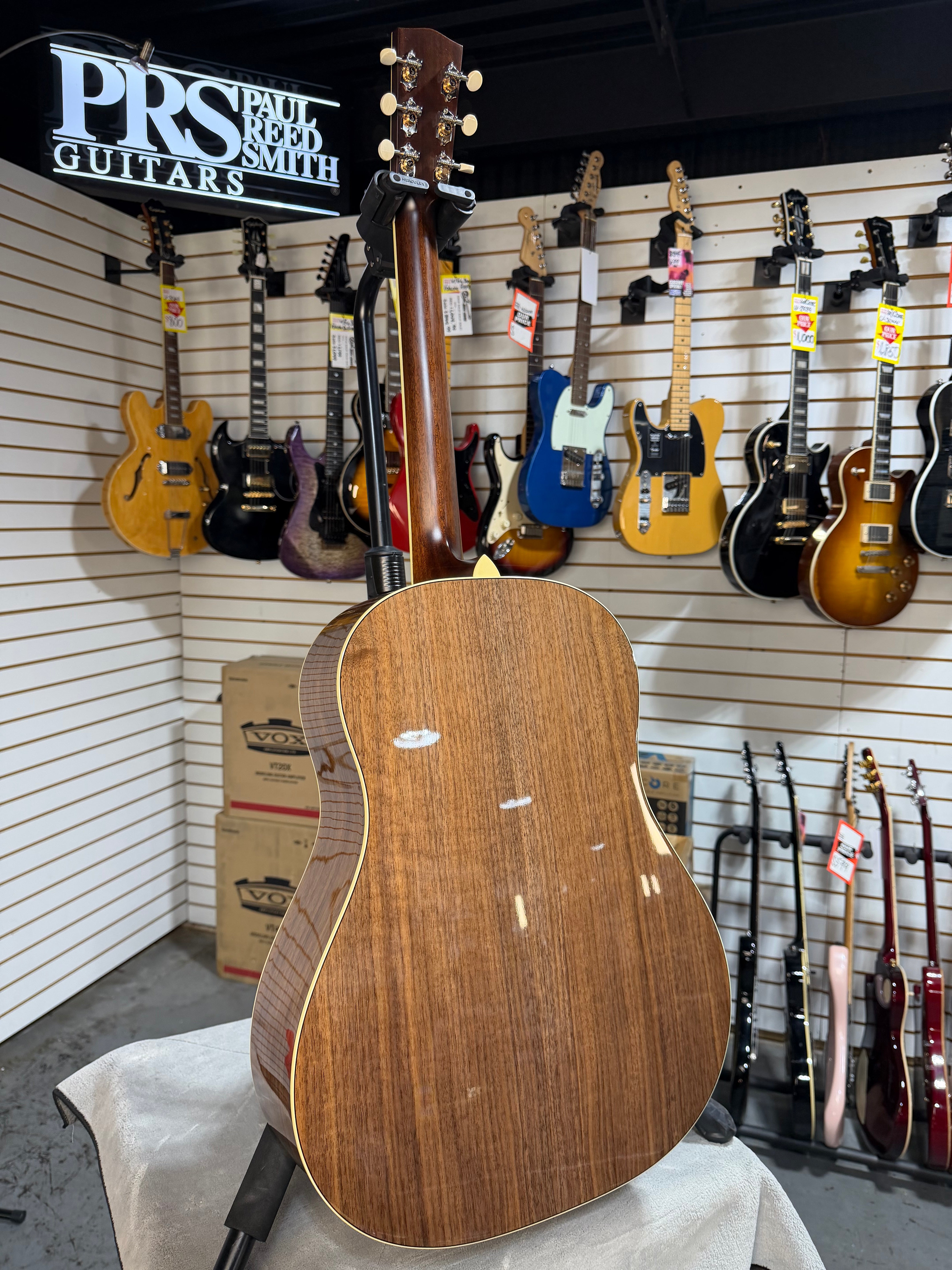 Bourgeois Luke Bryan Signature Touchstone Series Slope Shoulder Dreadnought Sunburst