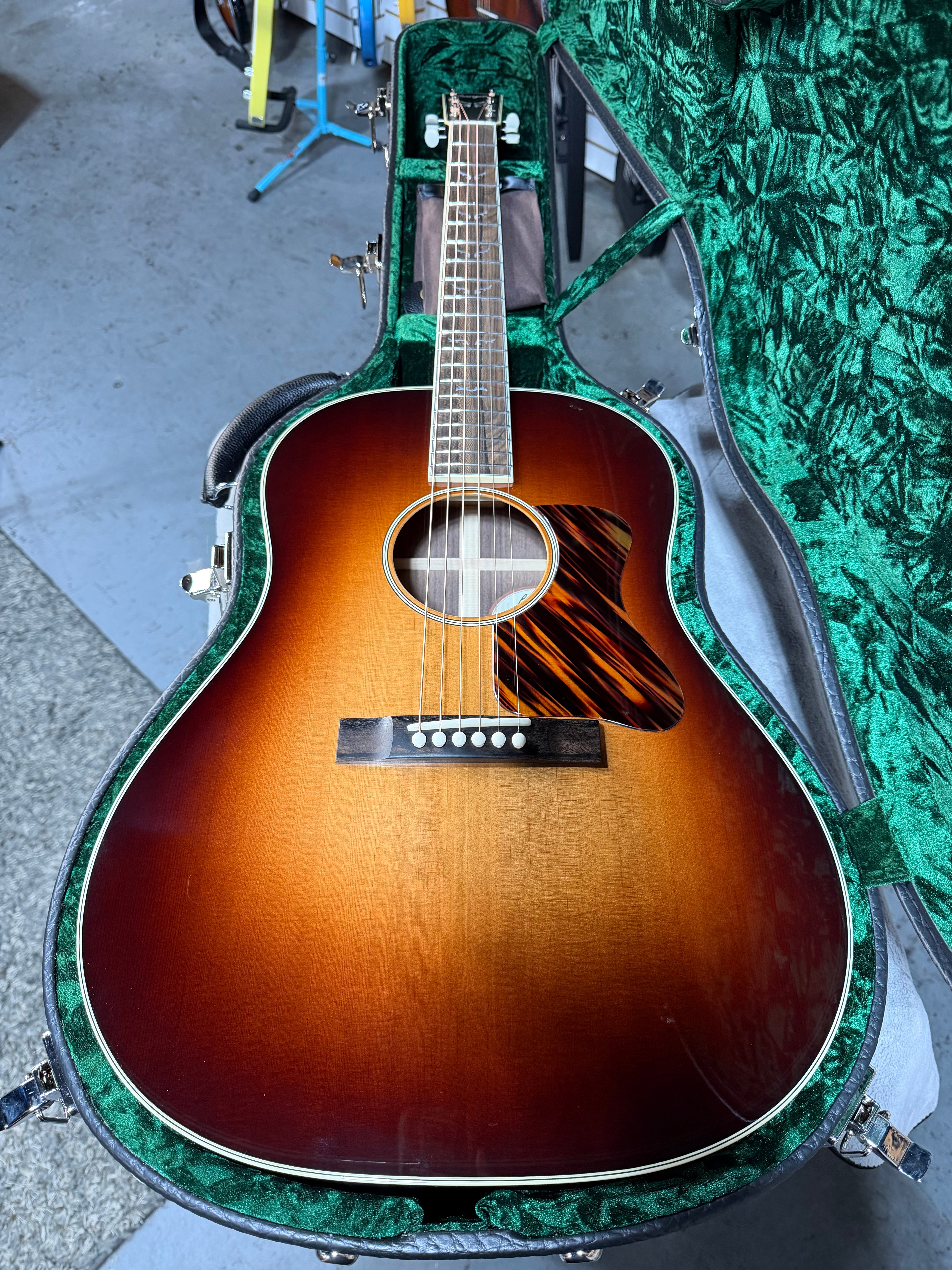 Bourgeois Luke Bryan Signature Touchstone Series Slope Shoulder Dreadnought Sunburst