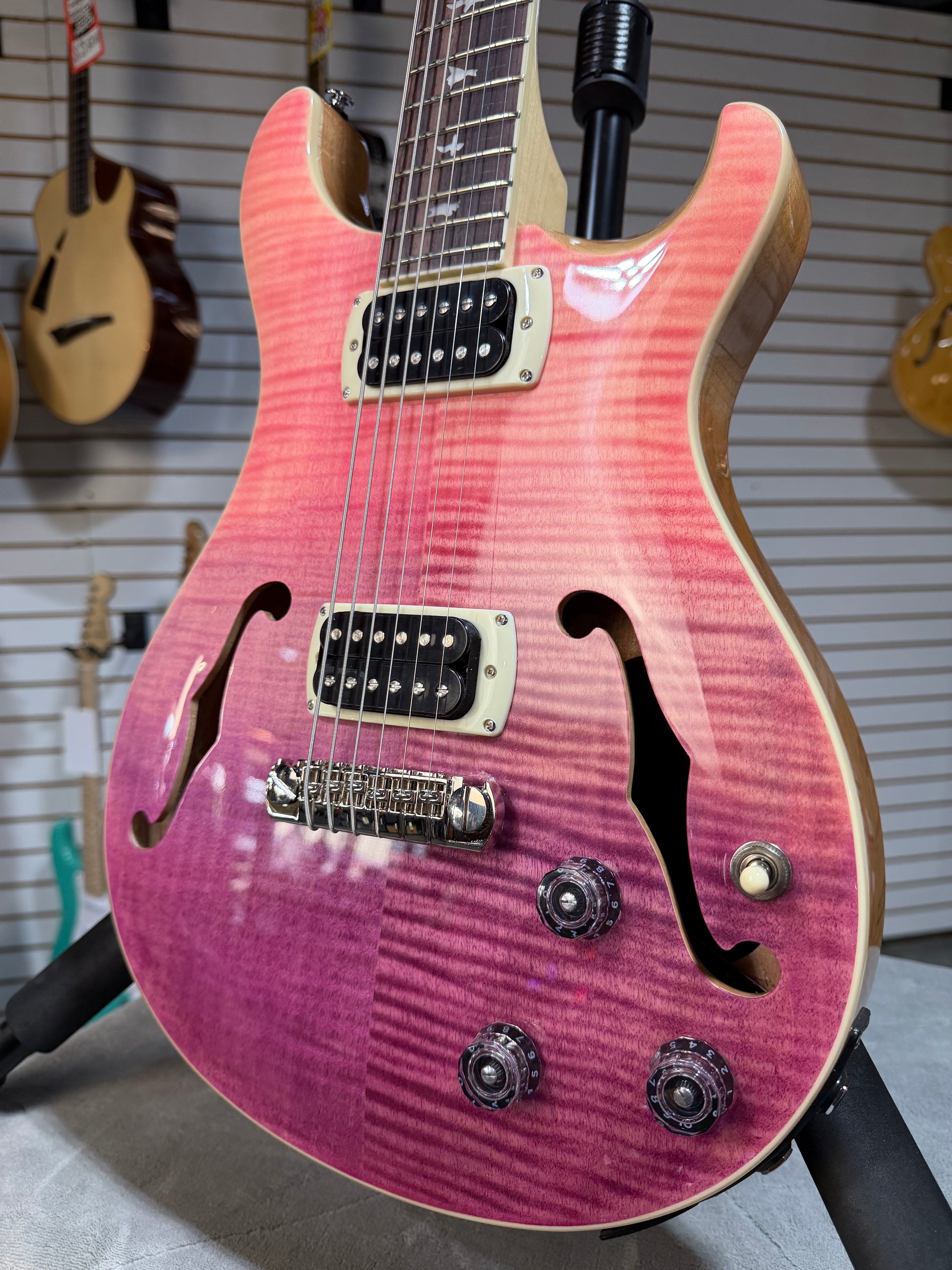 PRS SE Ed Sheeran Signature Hollowbody I Piezo Baritone Pink Ombre
