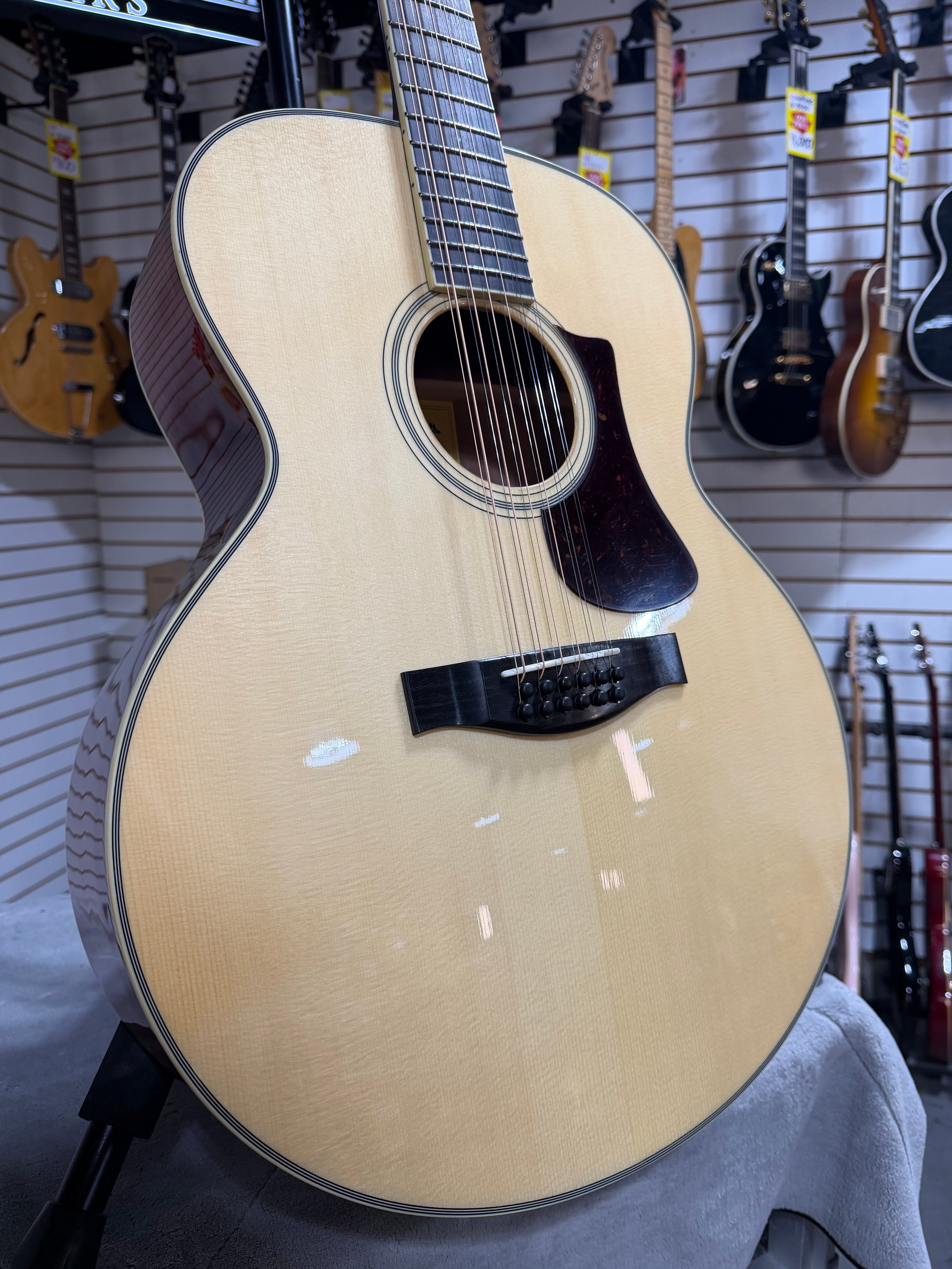 Eastman AC330E-12 Natural