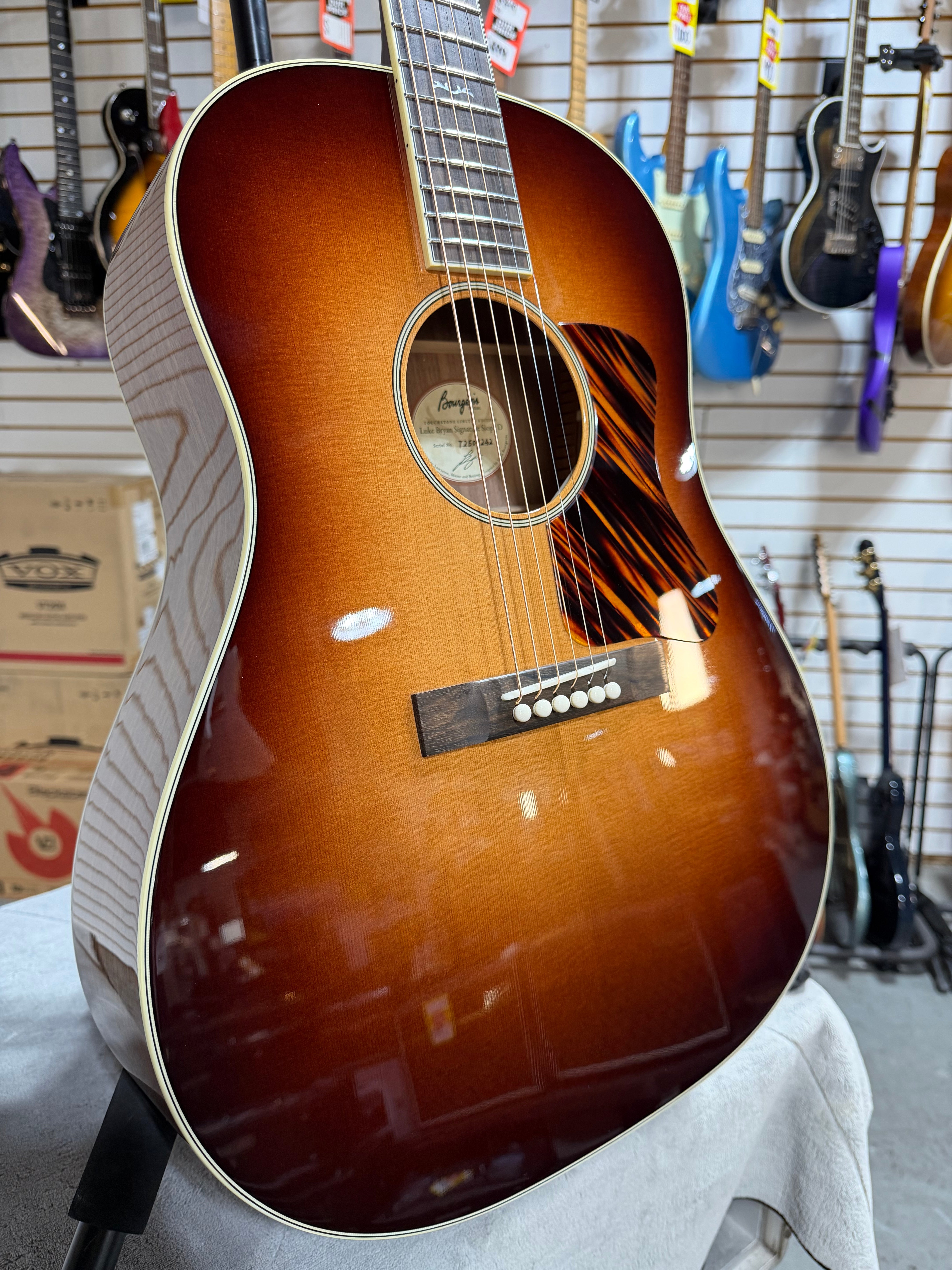 Bourgeois Luke Bryan Signature Touchstone Series Slope Shoulder Dreadnought Sunburst