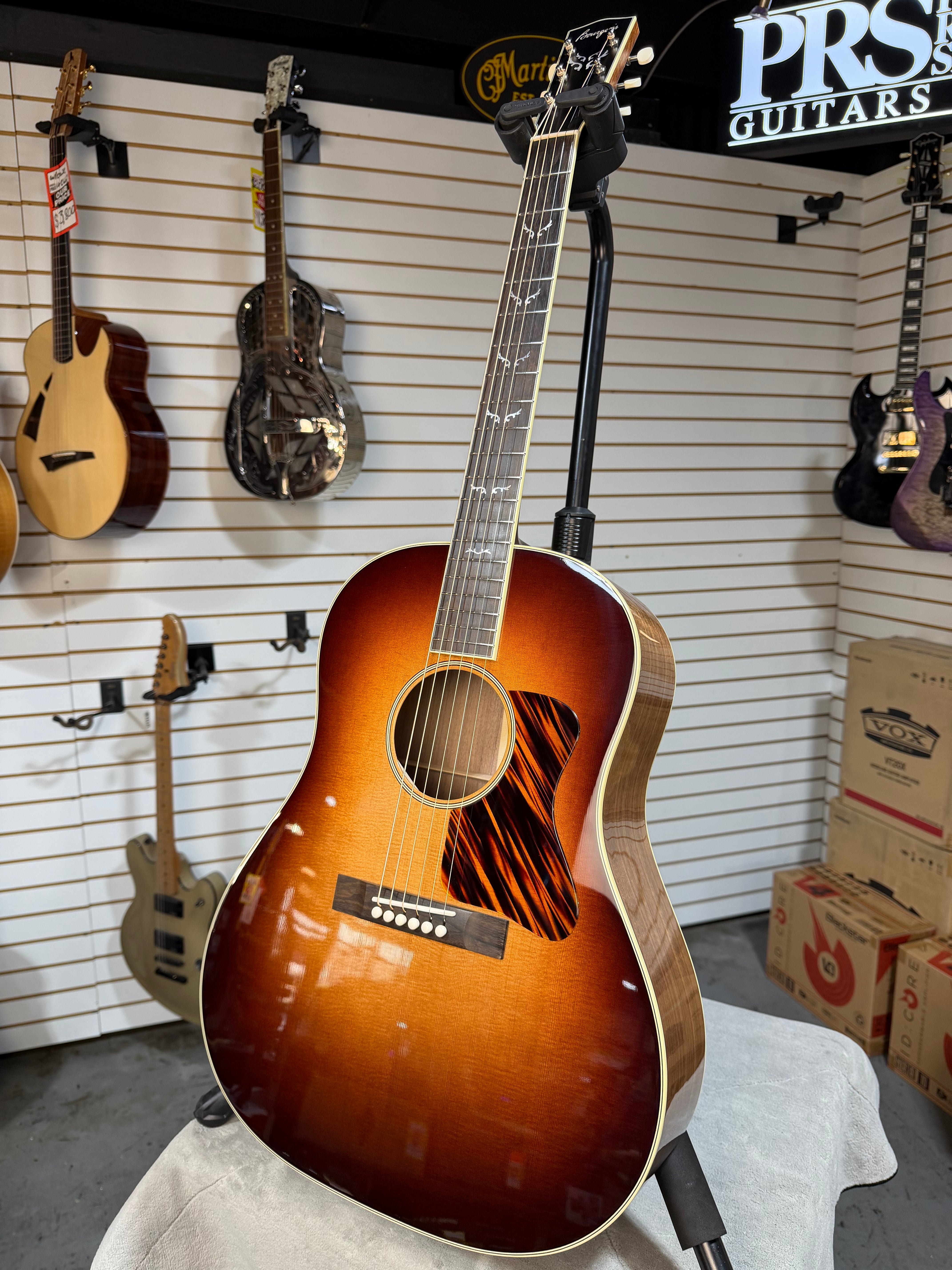 Bourgeois Luke Bryan Signature Touchstone Series Slope Shoulder Dreadnought Sunburst