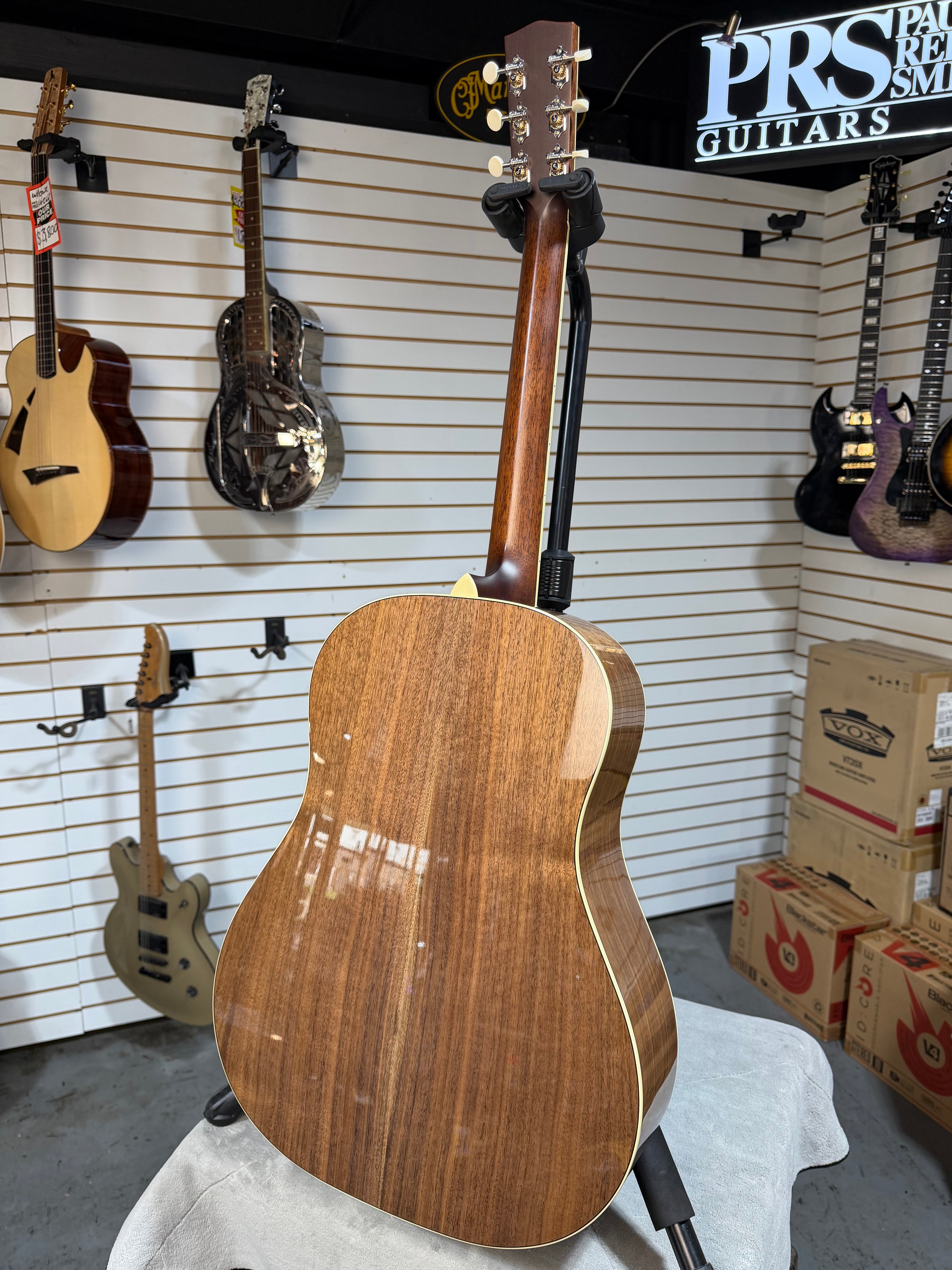 Bourgeois Luke Bryan Signature Touchstone Series Slope Shoulder Dreadnought Sunburst