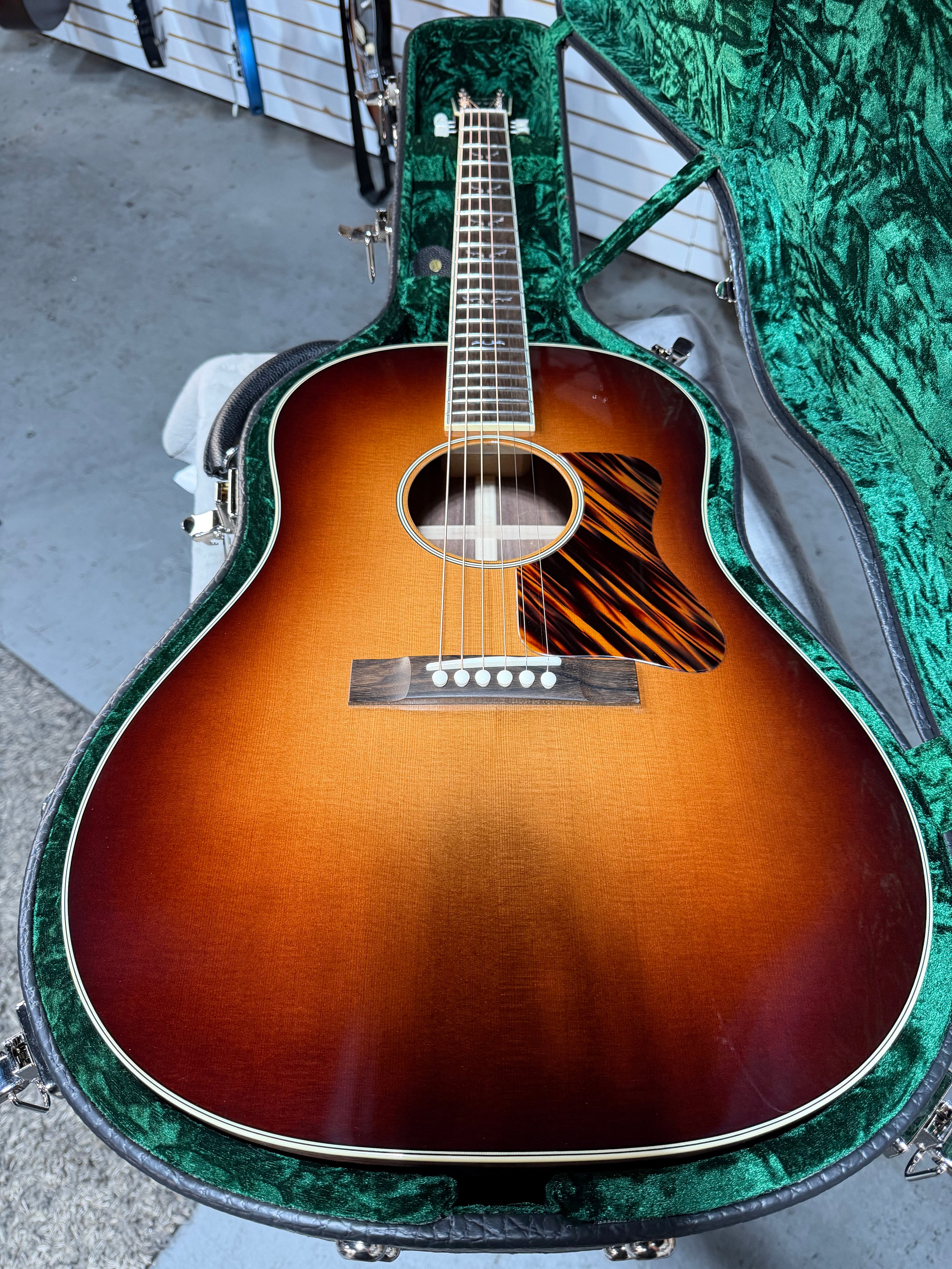 Bourgeois Luke Bryan Signature Touchstone Series Slope Shoulder Dreadnought Sunburst