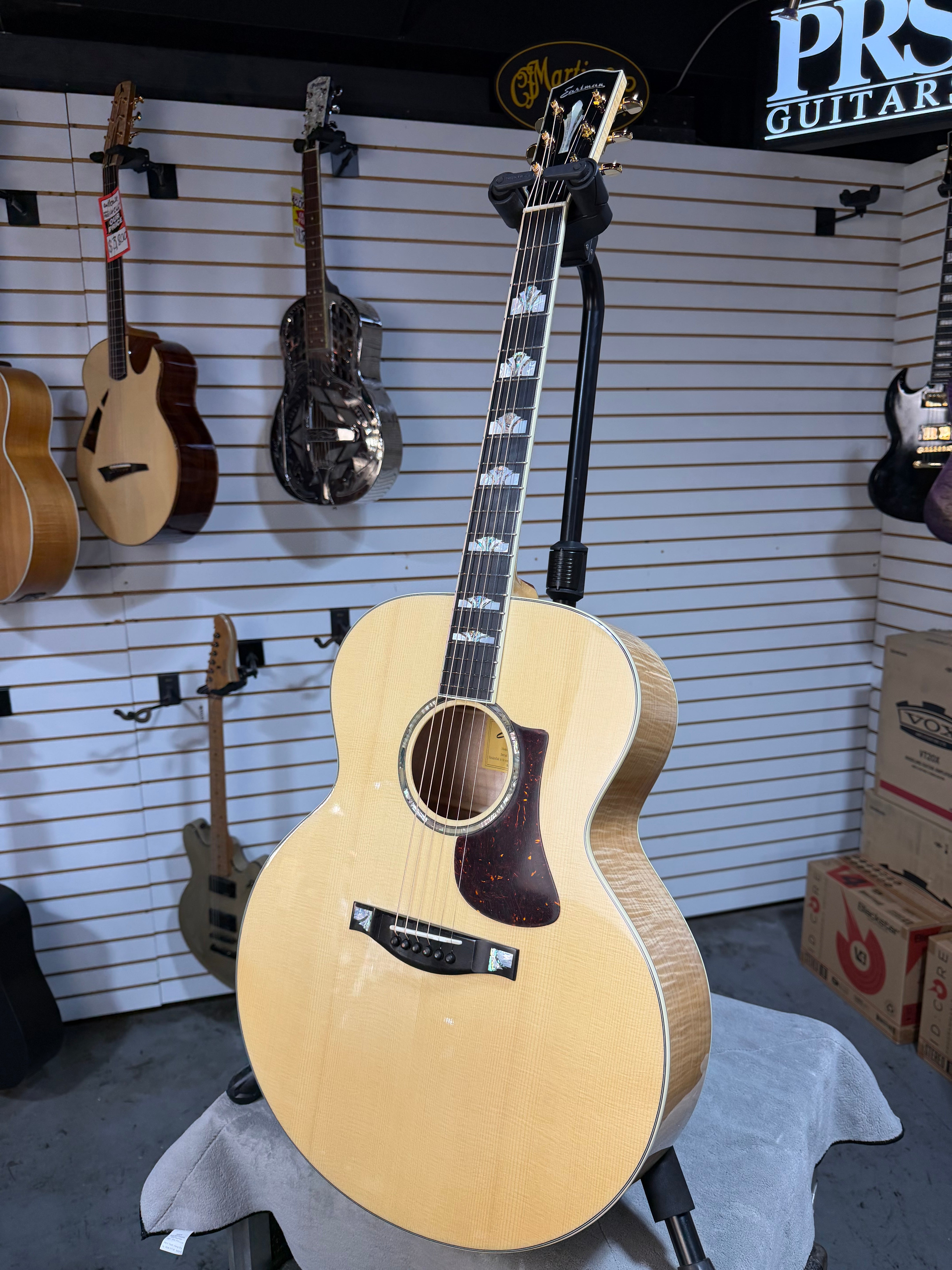 Eastman AC630 Jumbo Blonde