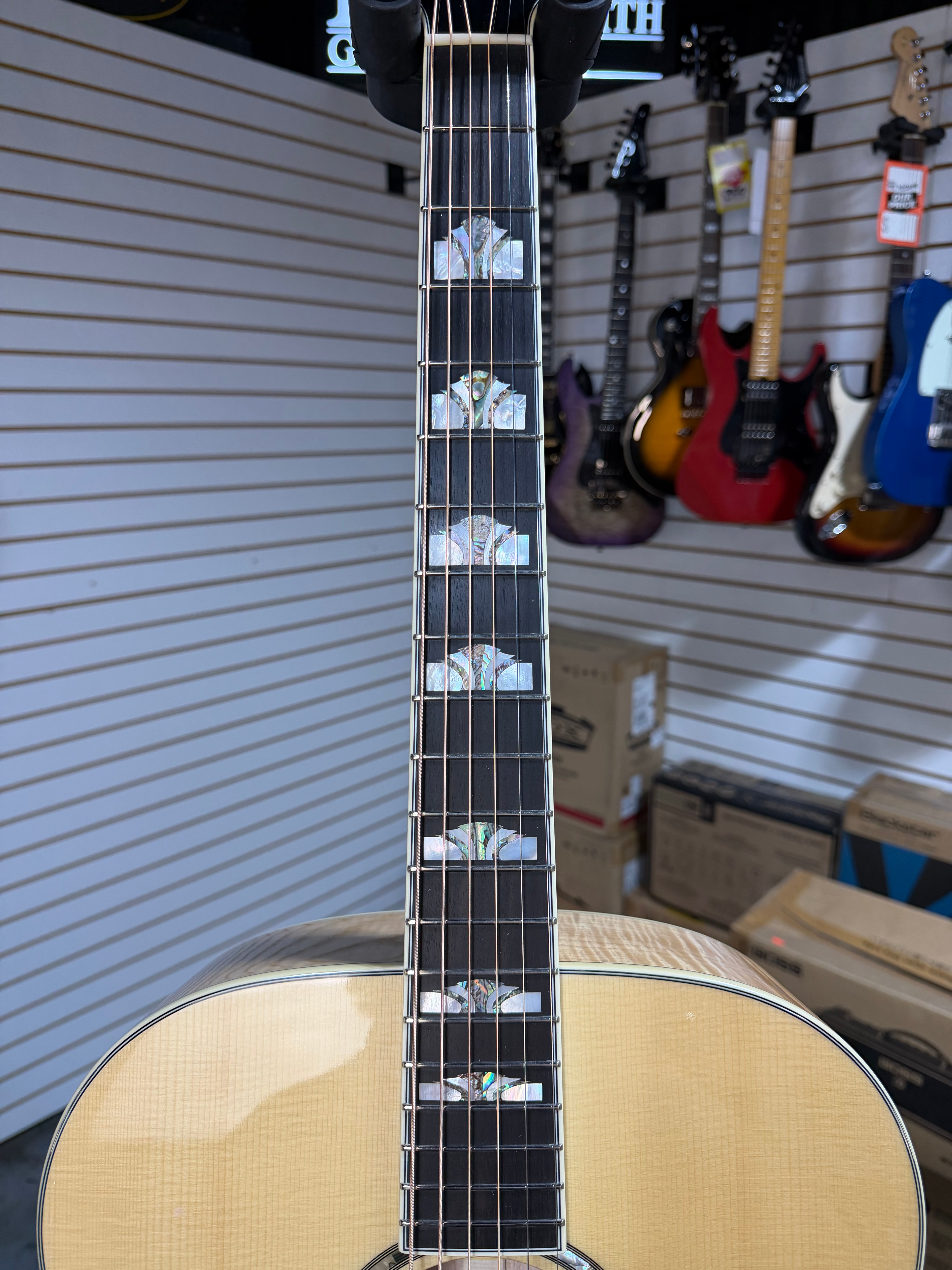 Eastman AC630 Jumbo Blonde