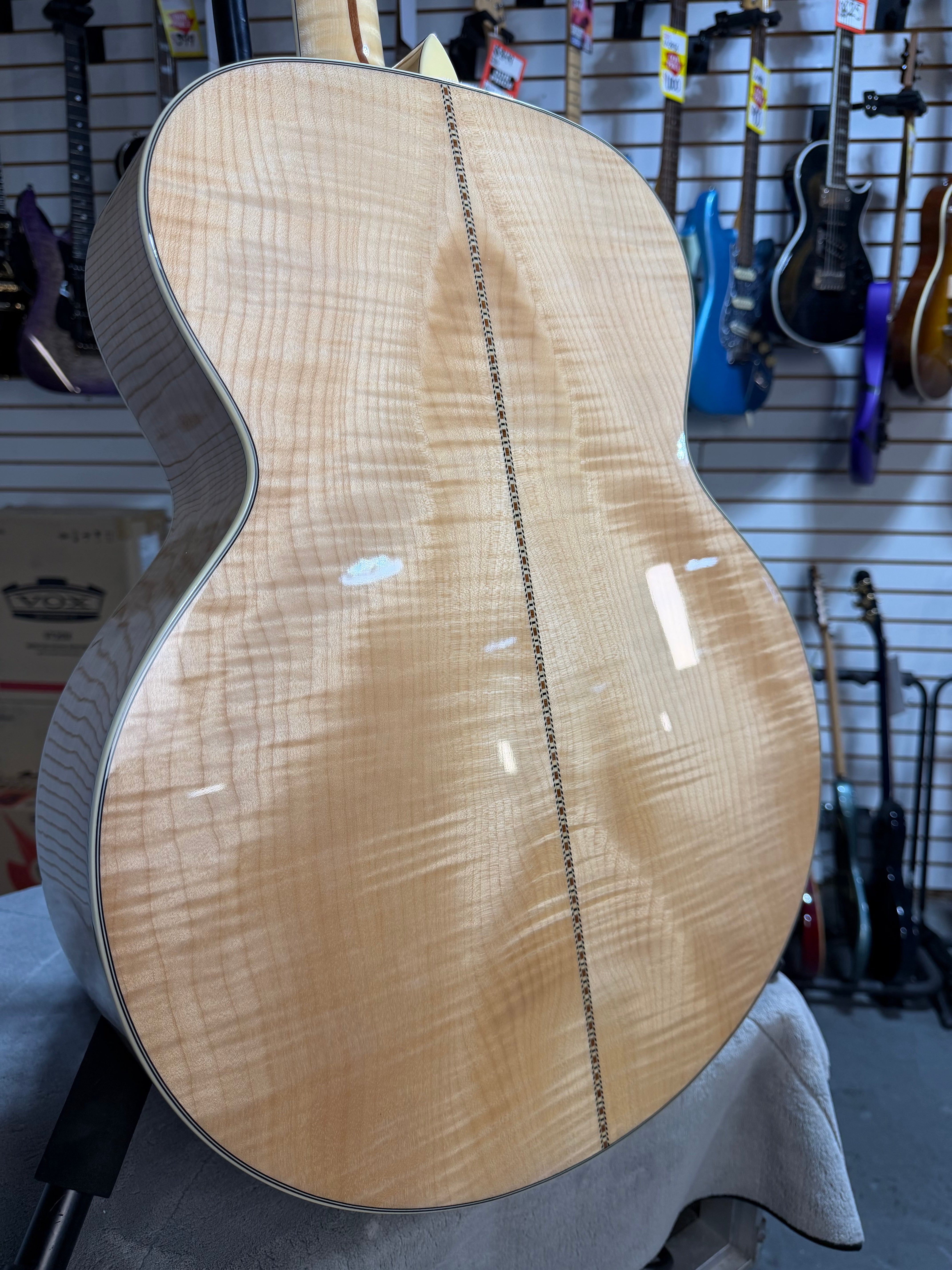 Eastman AC630 Jumbo Blonde
