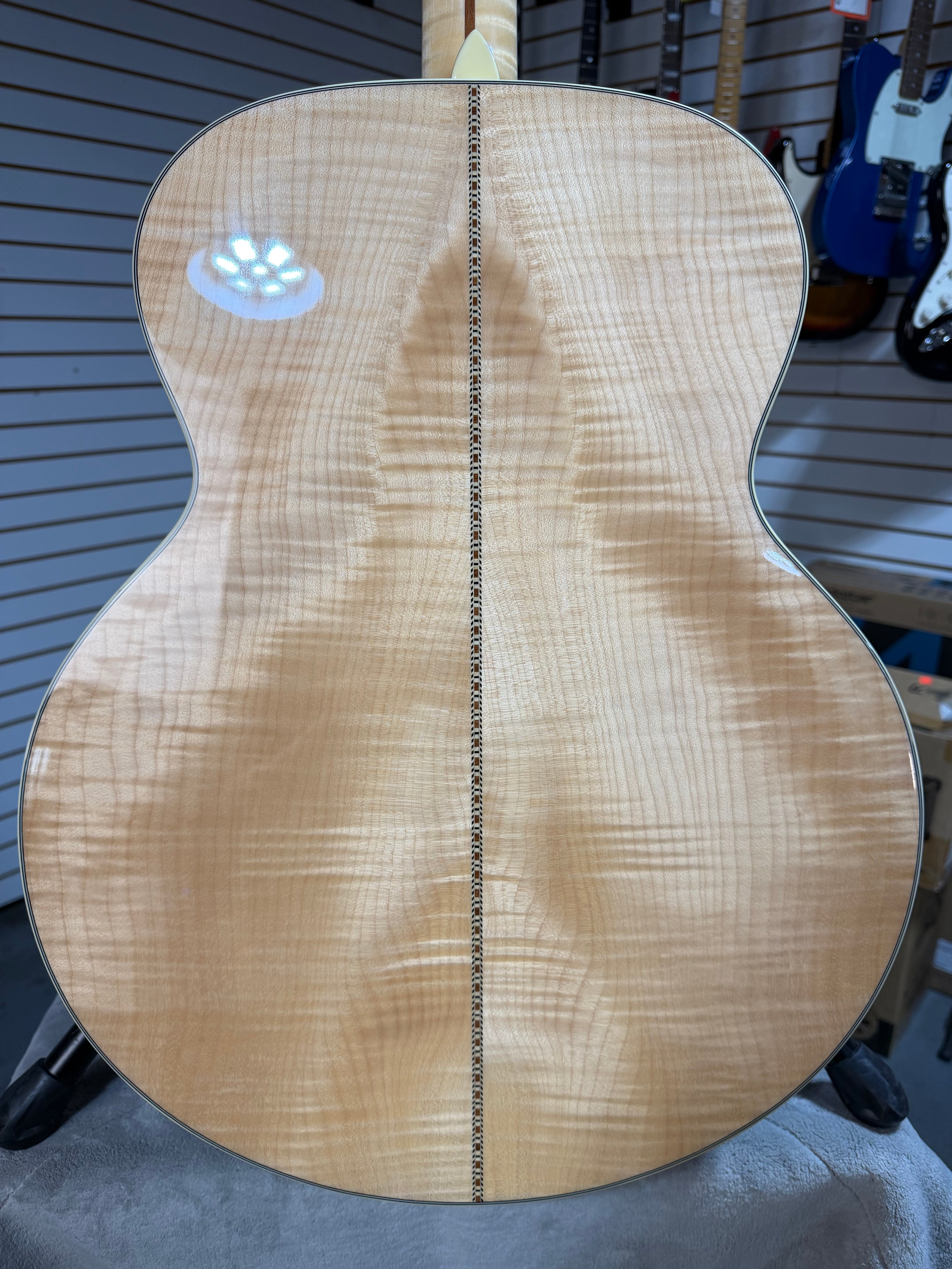 Eastman AC630 Jumbo Blonde