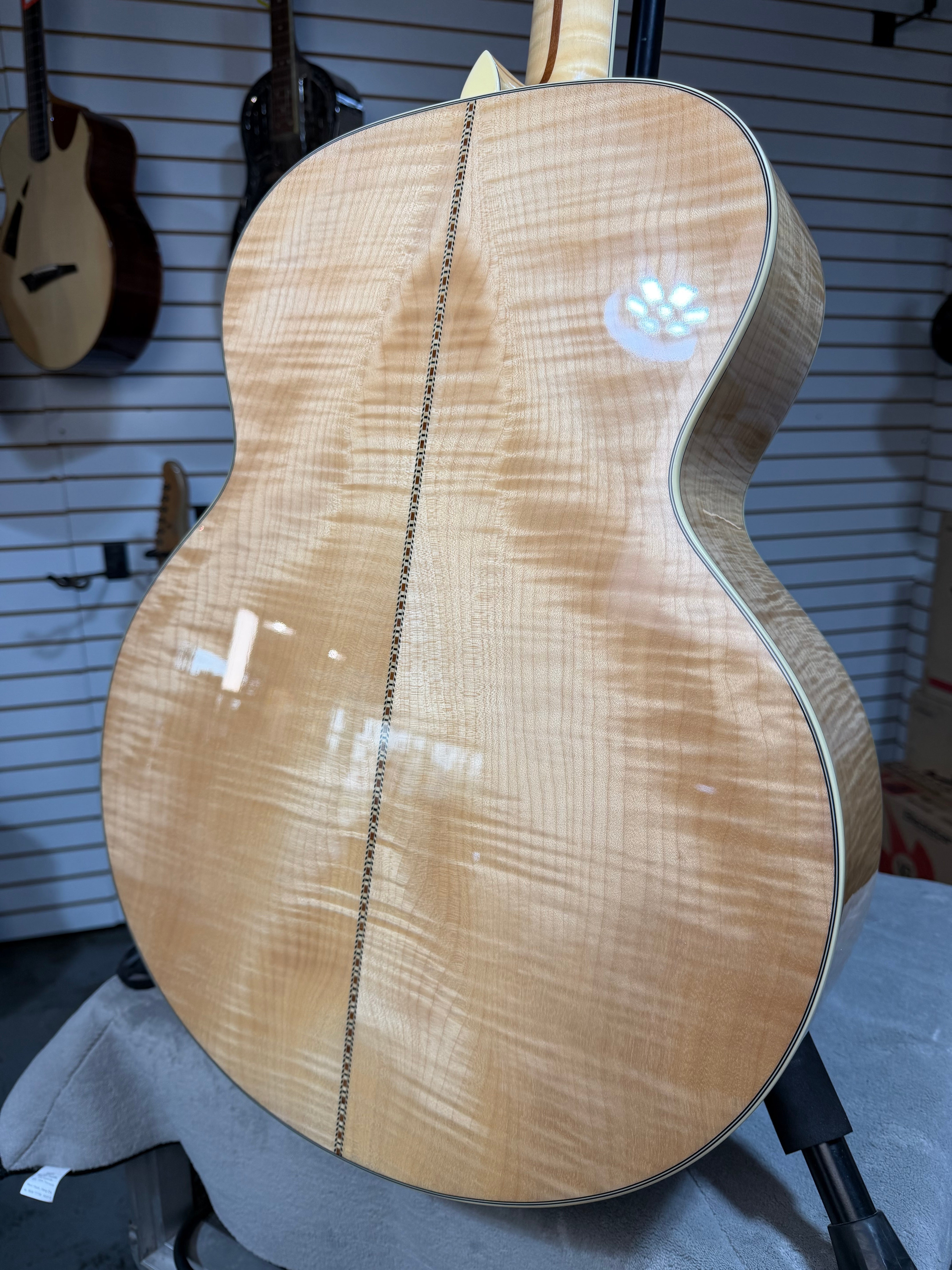 Eastman AC630 Jumbo Blonde