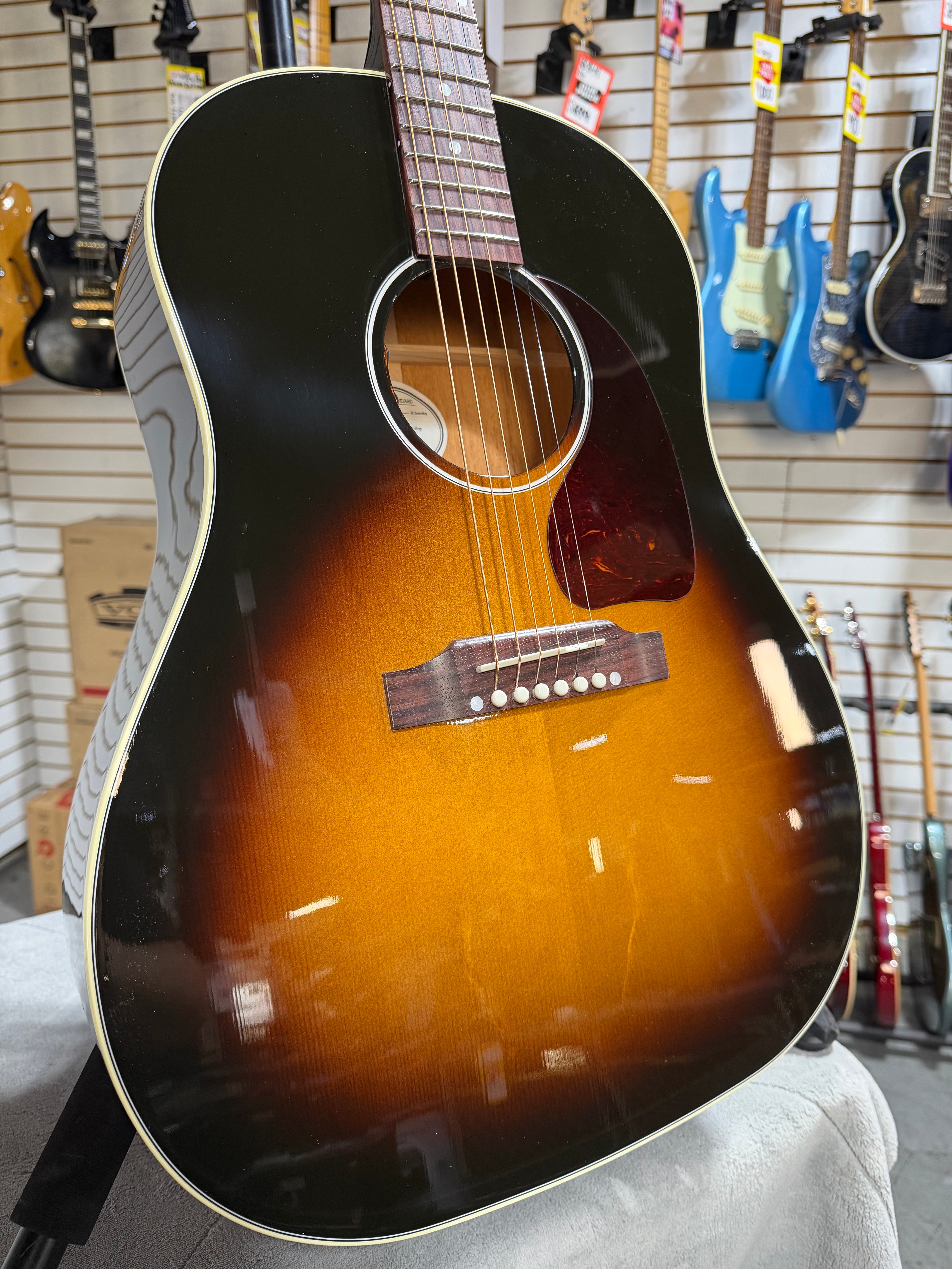 Gibson J-45 Standard Vintage Sunburst
