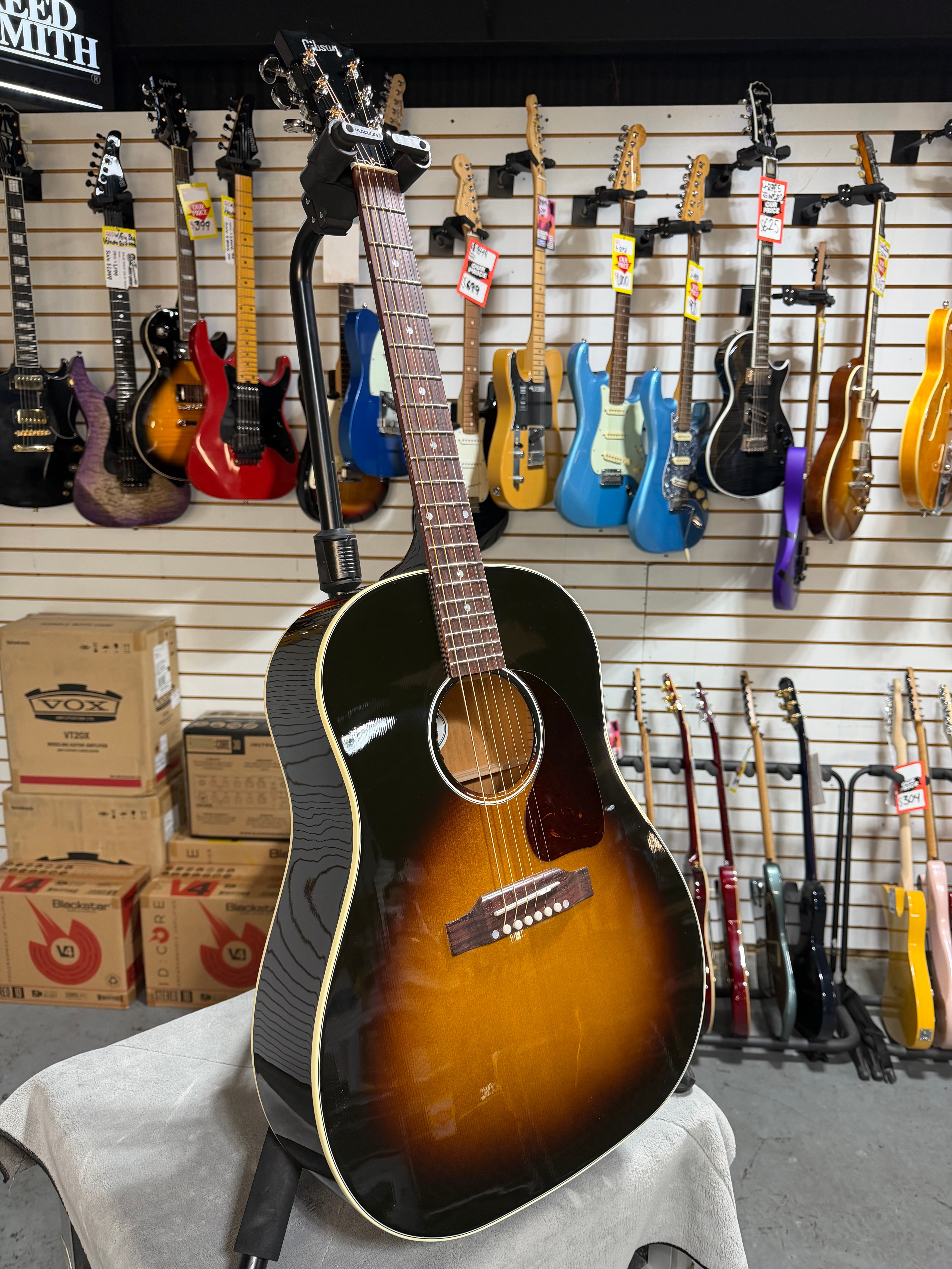 Gibson J-45 Standard Vintage Sunburst
