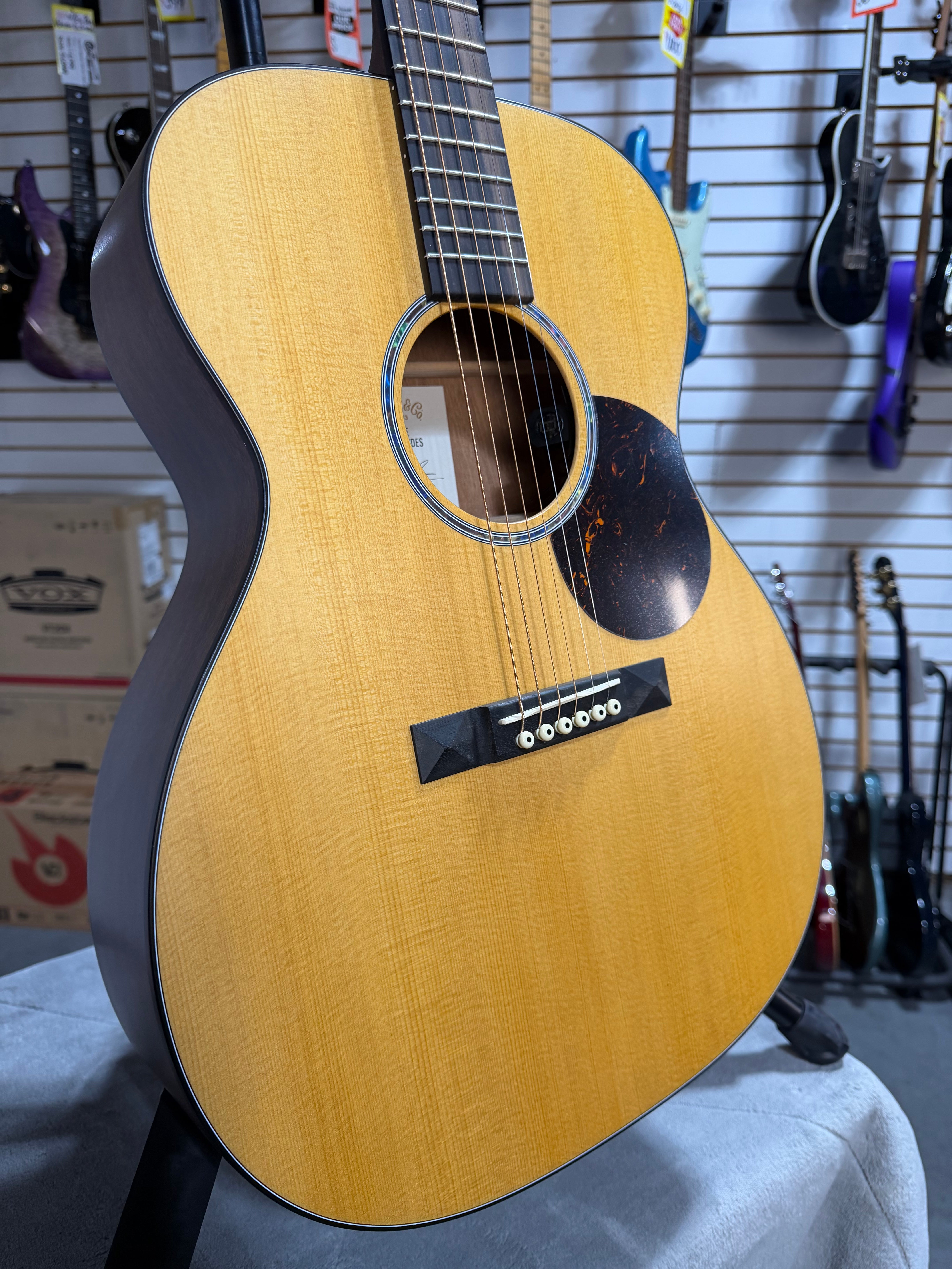 Martin 000-10E Shawn Mendes Natural