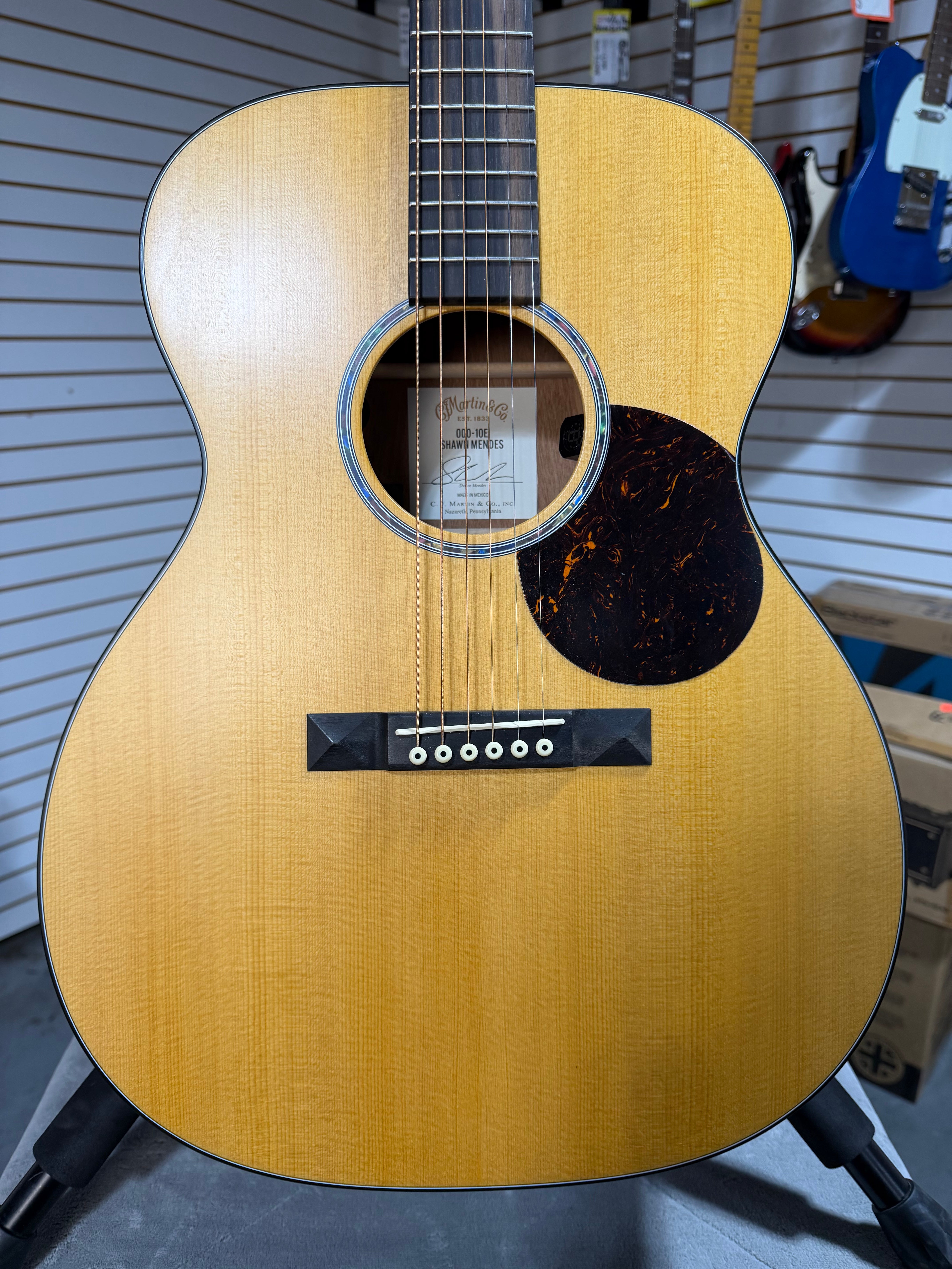 Martin 000-10E Shawn Mendes Natural